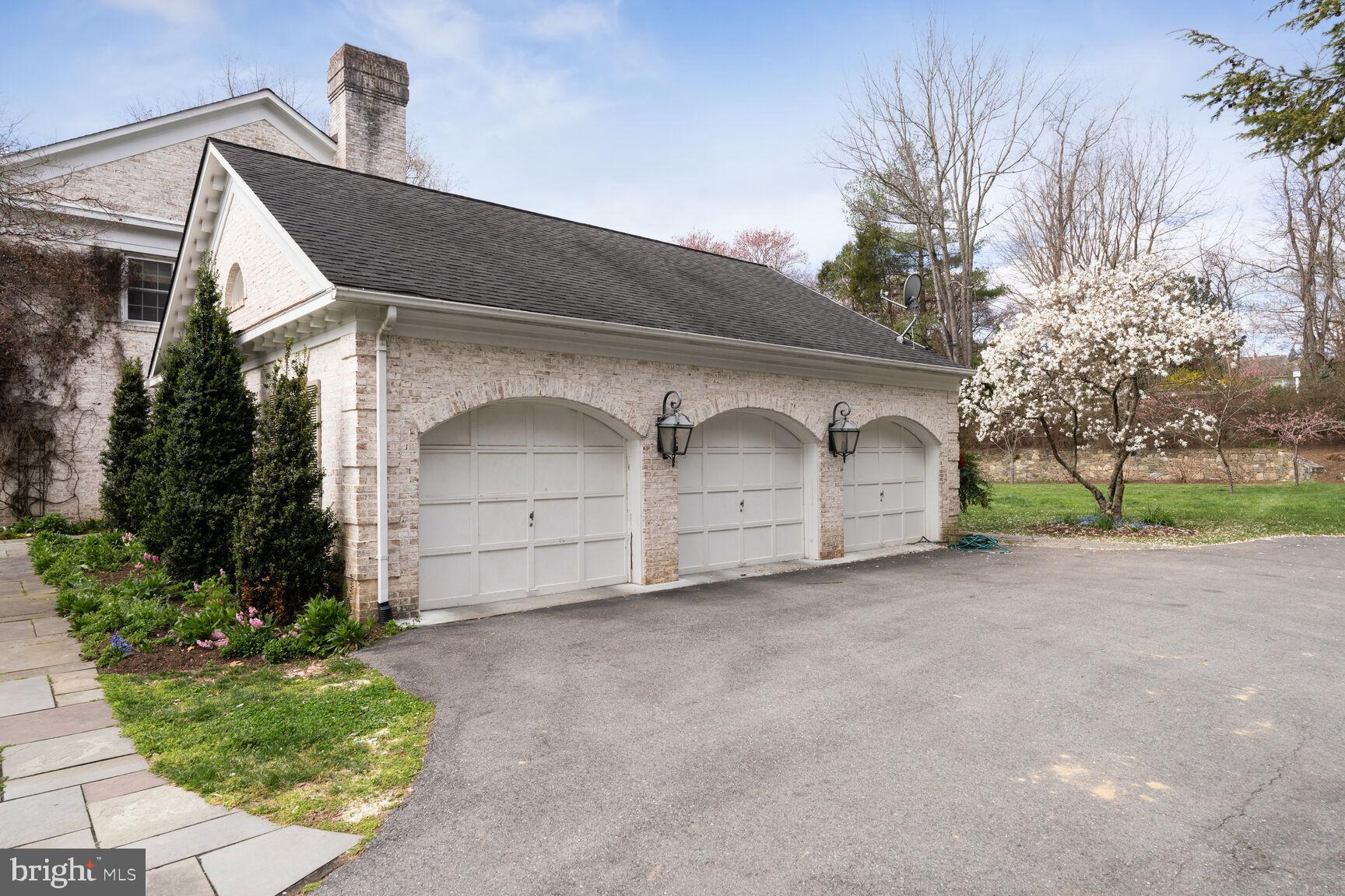 LAKE POTOMAC - Residential