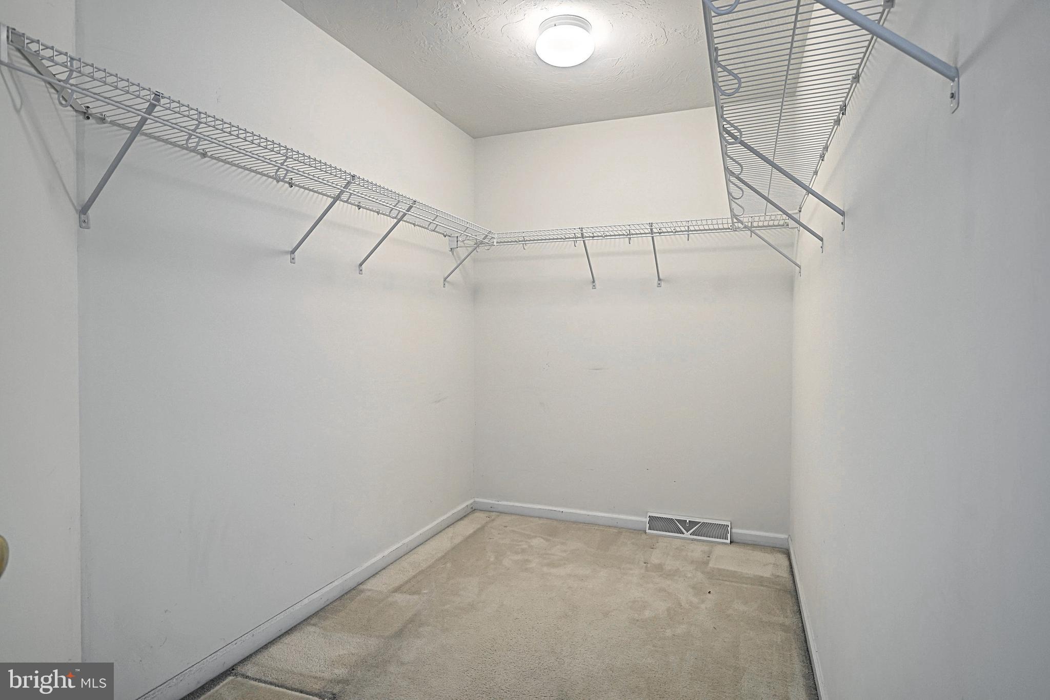 WOODRIDGE HUNT - Residential