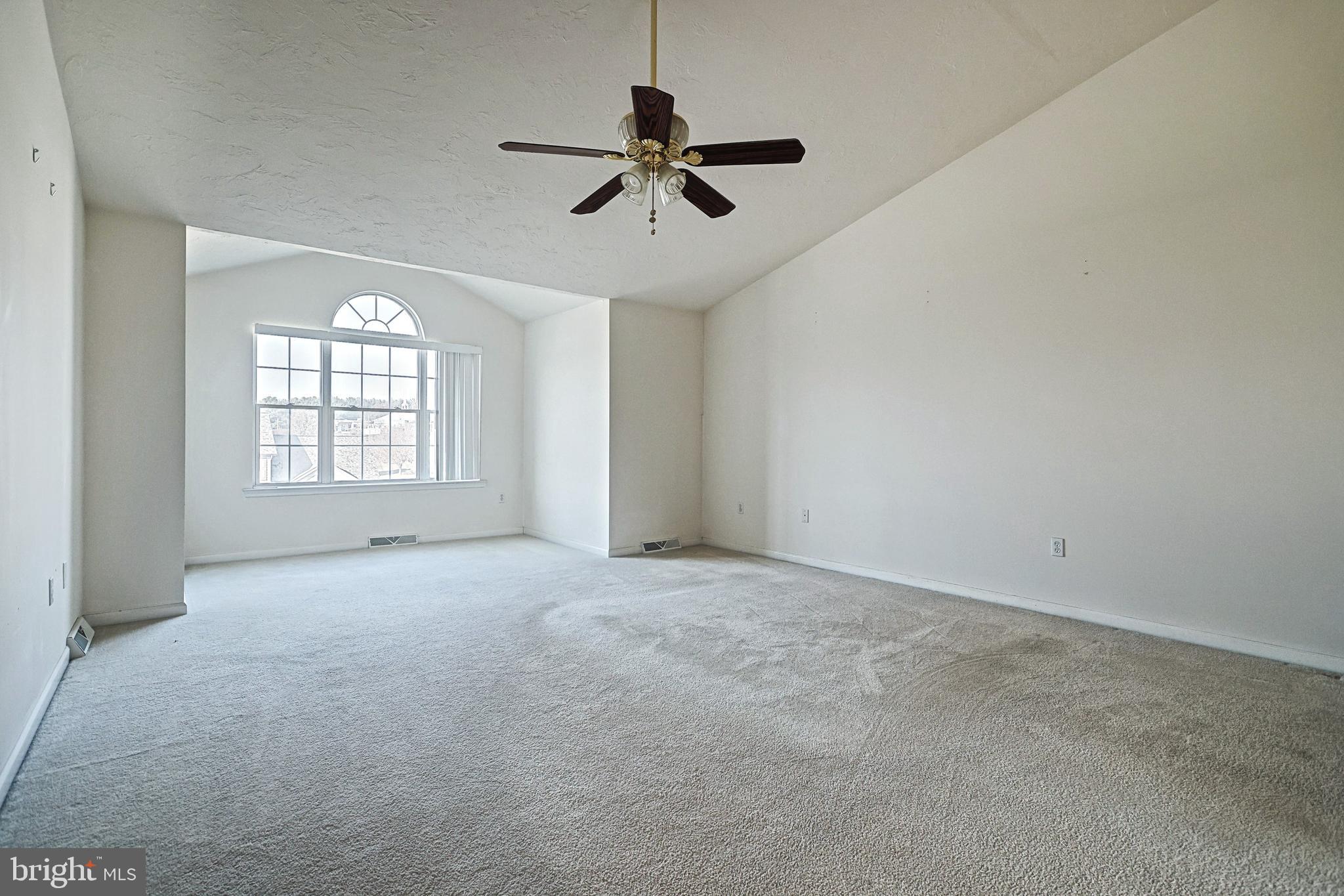 WOODRIDGE HUNT - Residential