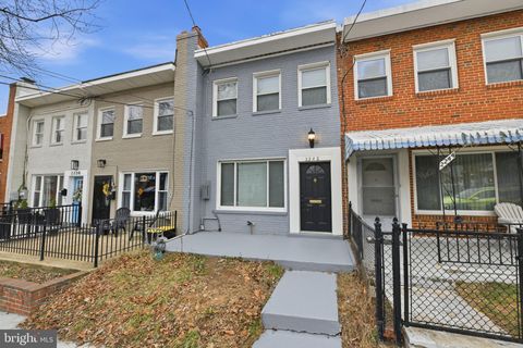 Townhouse For Sale - 2242 16th Street<br/> WASHINGTON, DC 20018