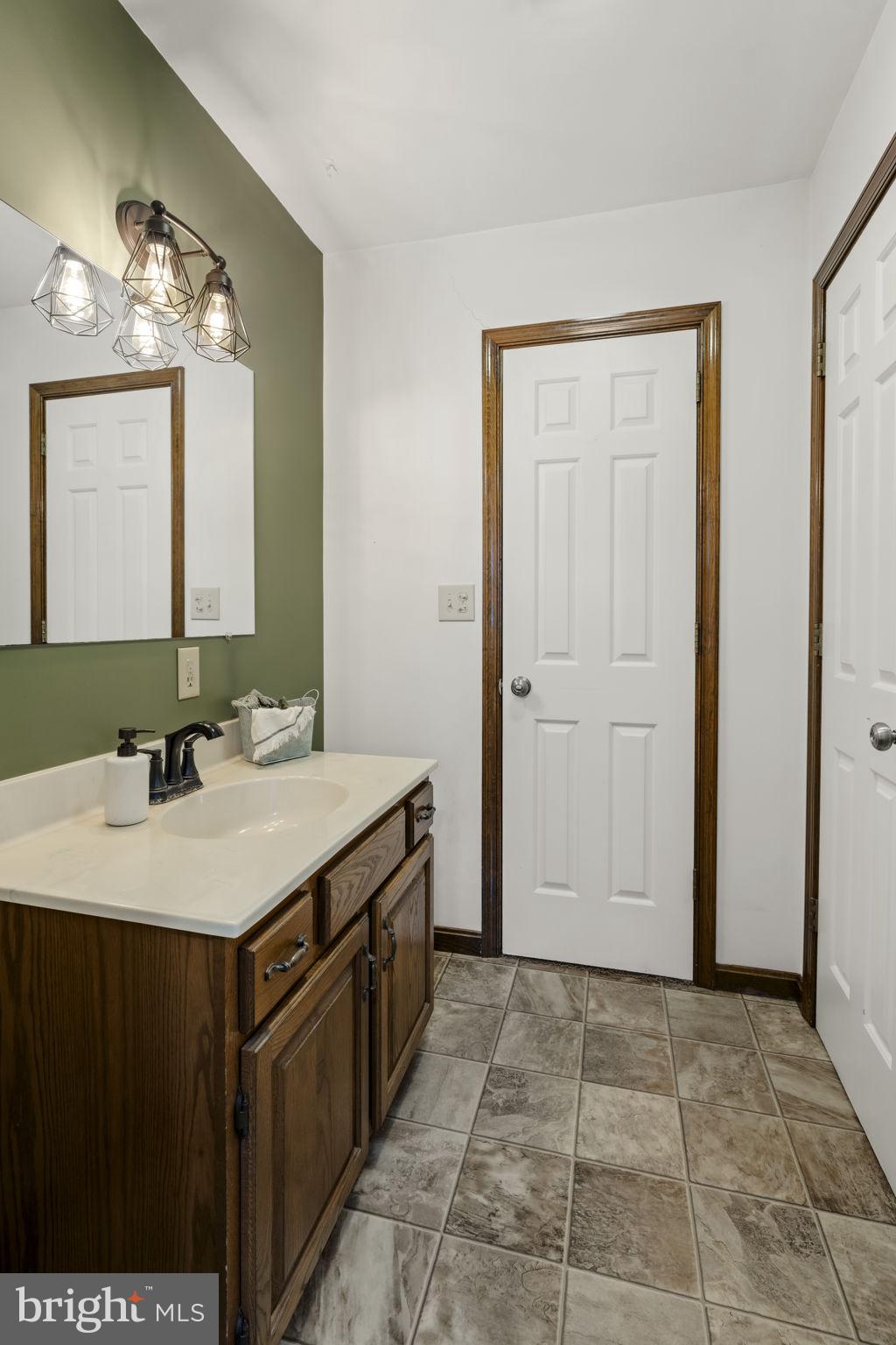 CAERNARVON TWP - Residential