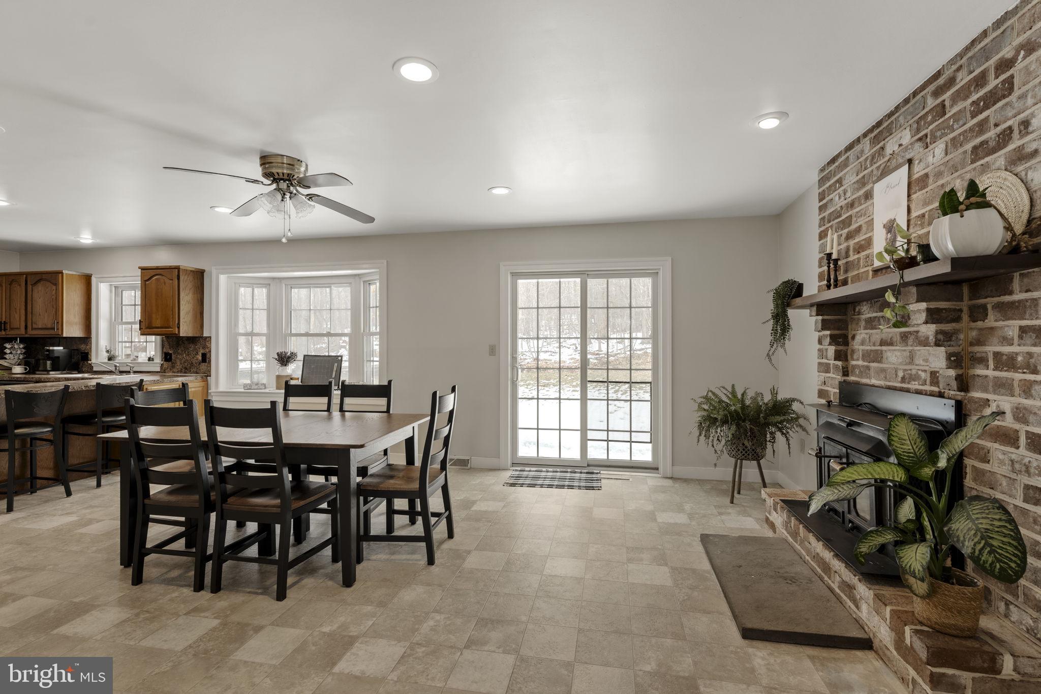 CAERNARVON TWP - Residential