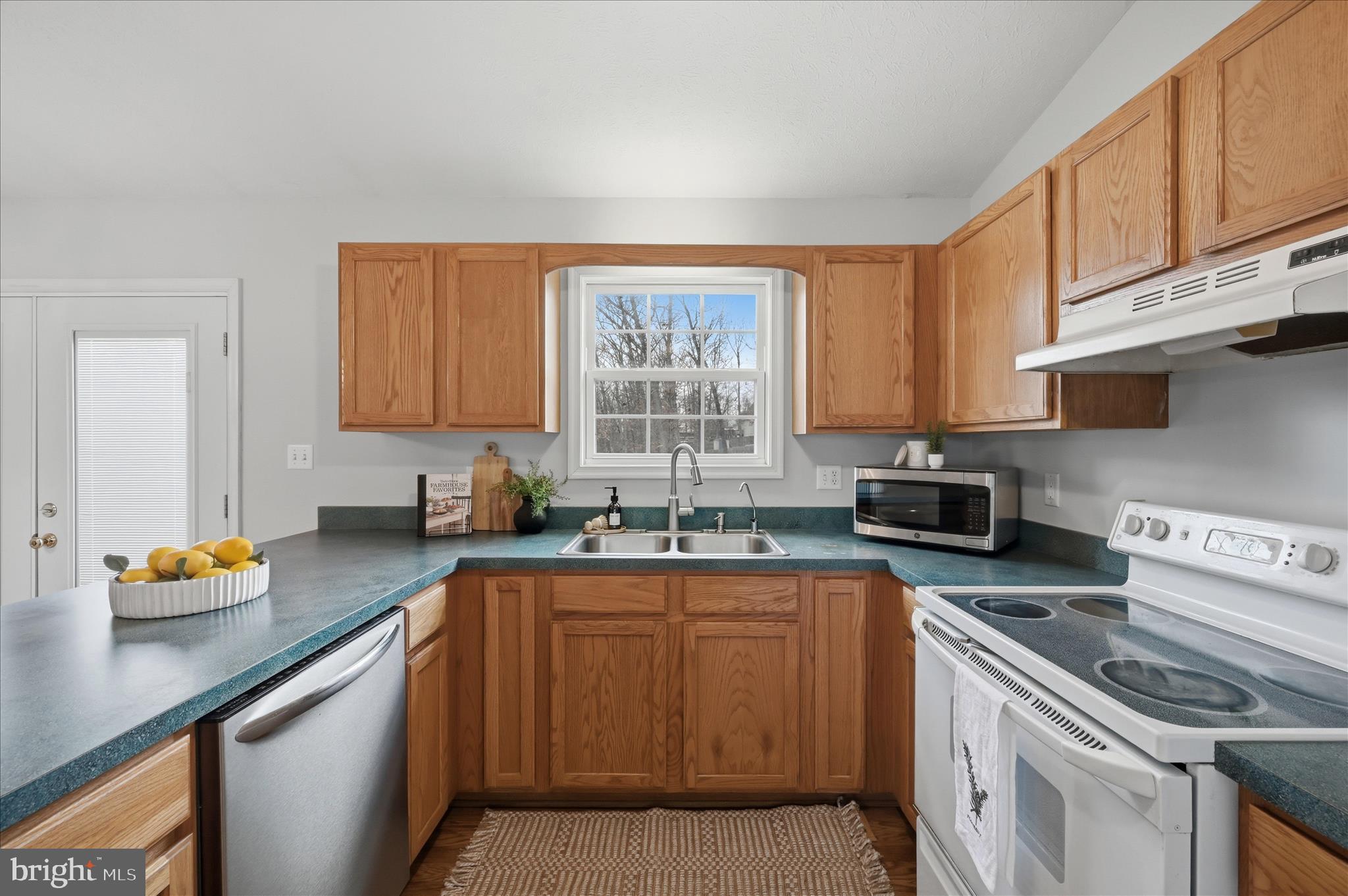 DOUGLAS OAKS - Residential