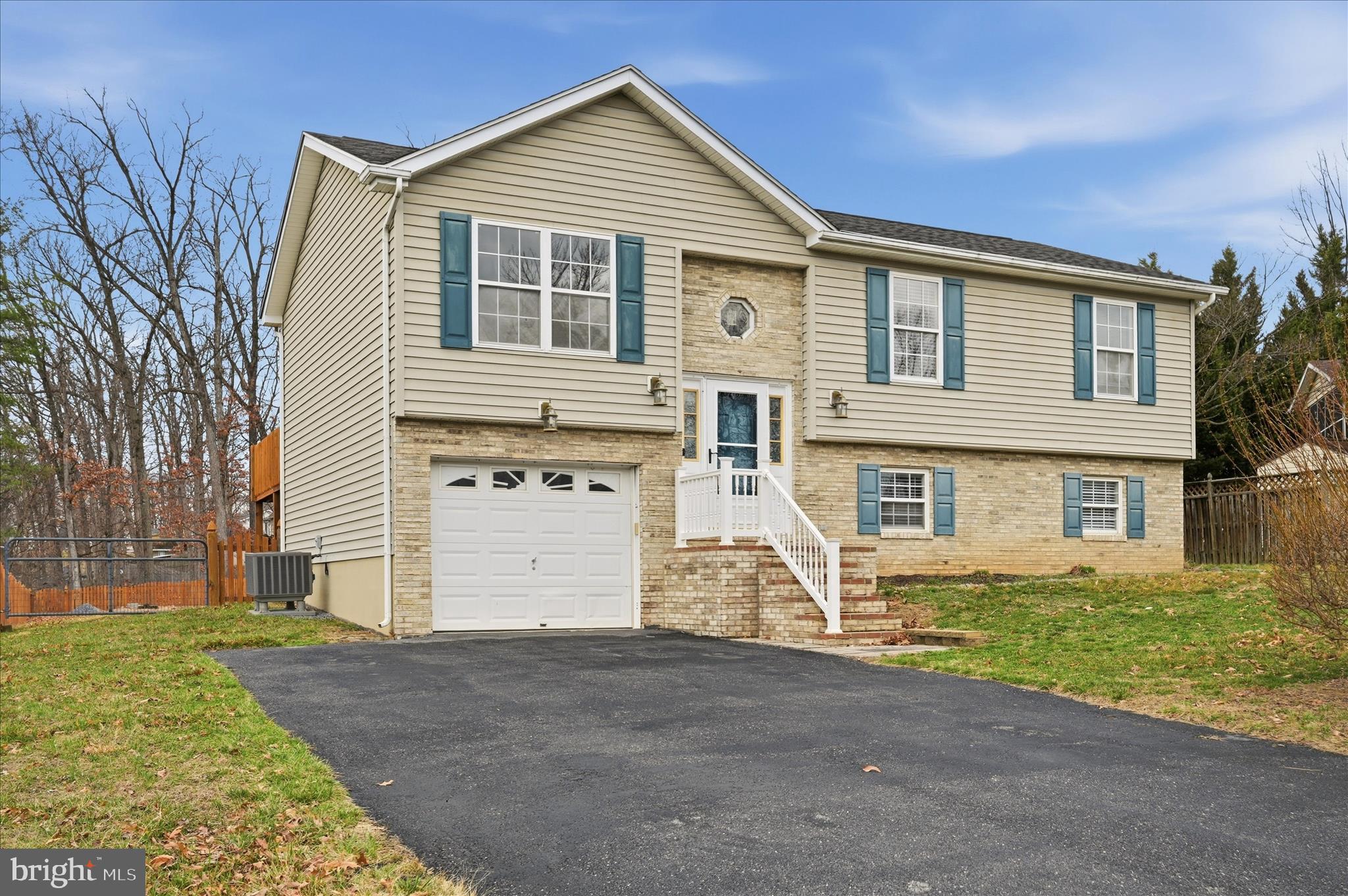 DOUGLAS OAKS - Residential