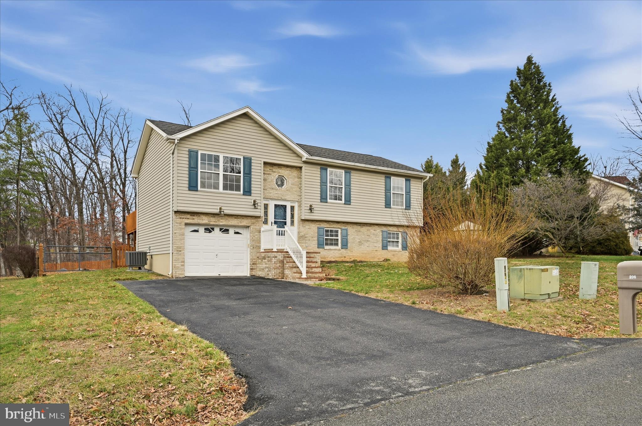 DOUGLAS OAKS - Residential