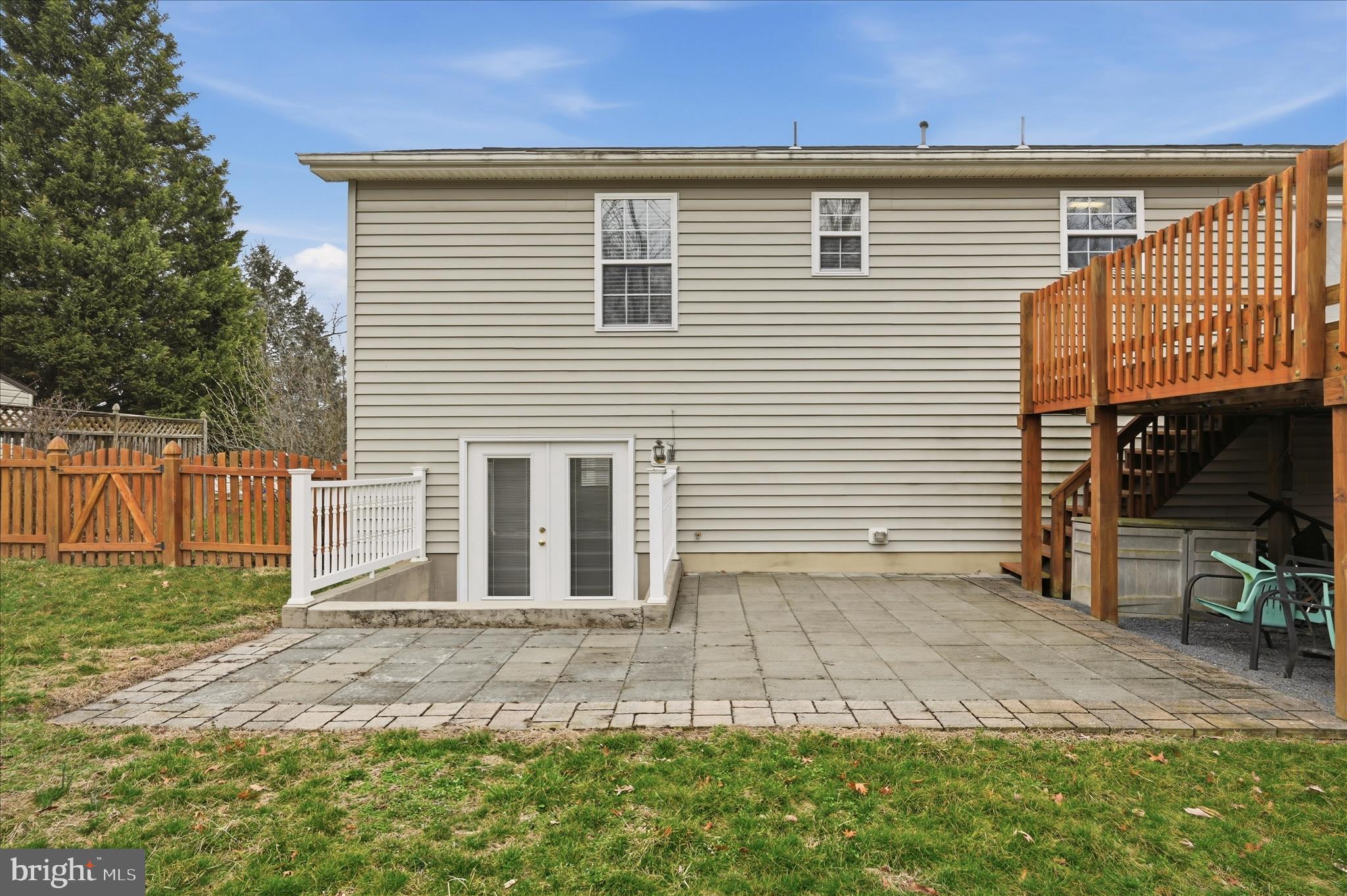 DOUGLAS OAKS - Residential