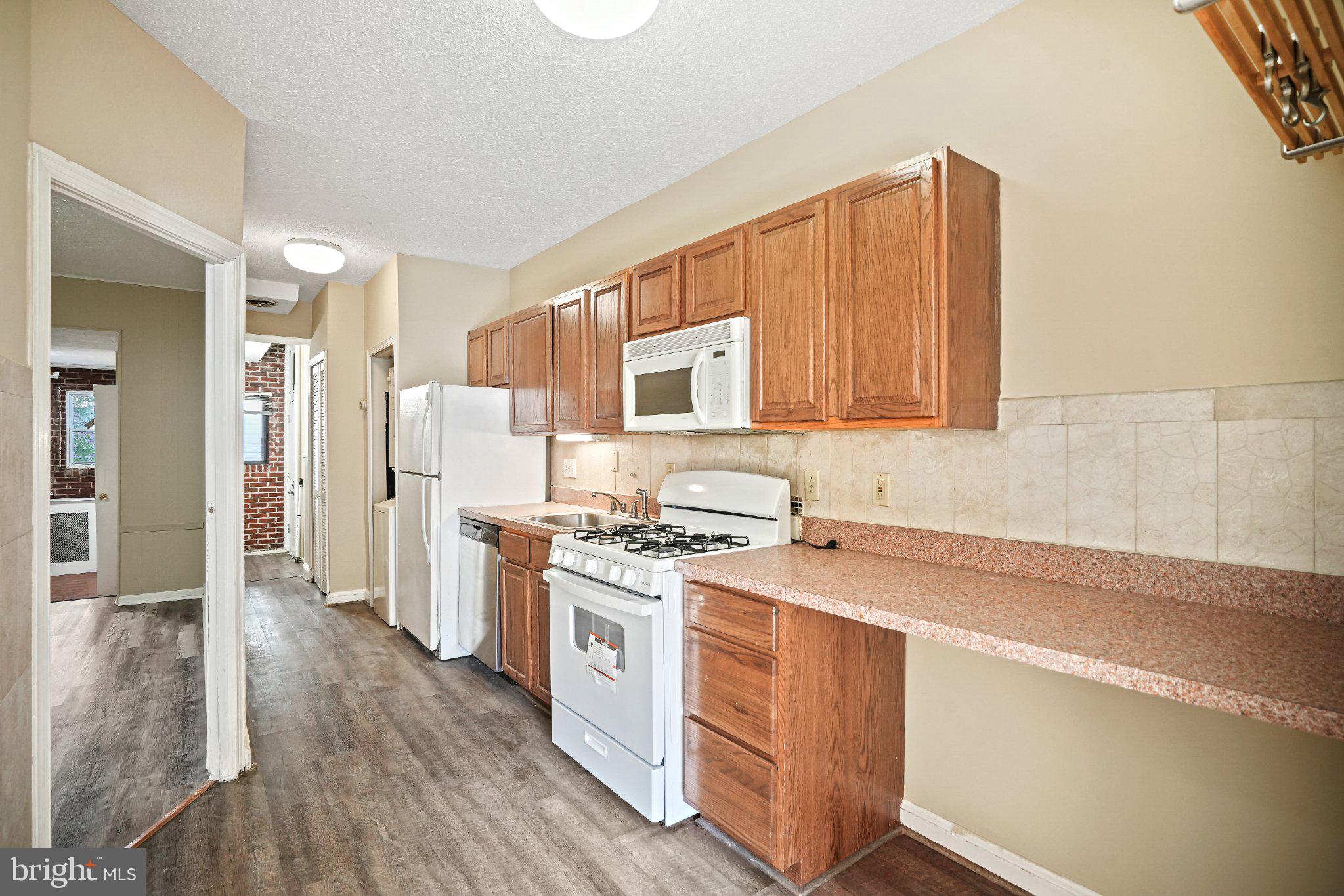 1904 CONSTITUTION AVENUE NE 3