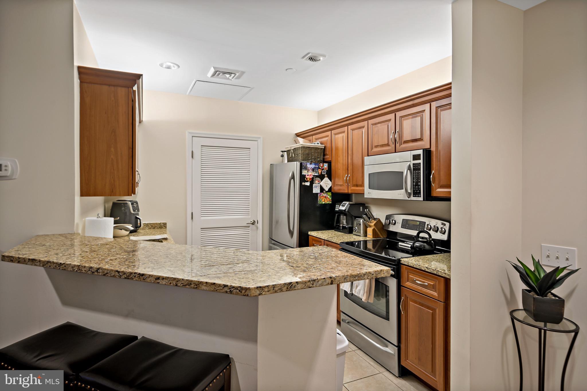 LOGAN SQUARE - Residential Lease