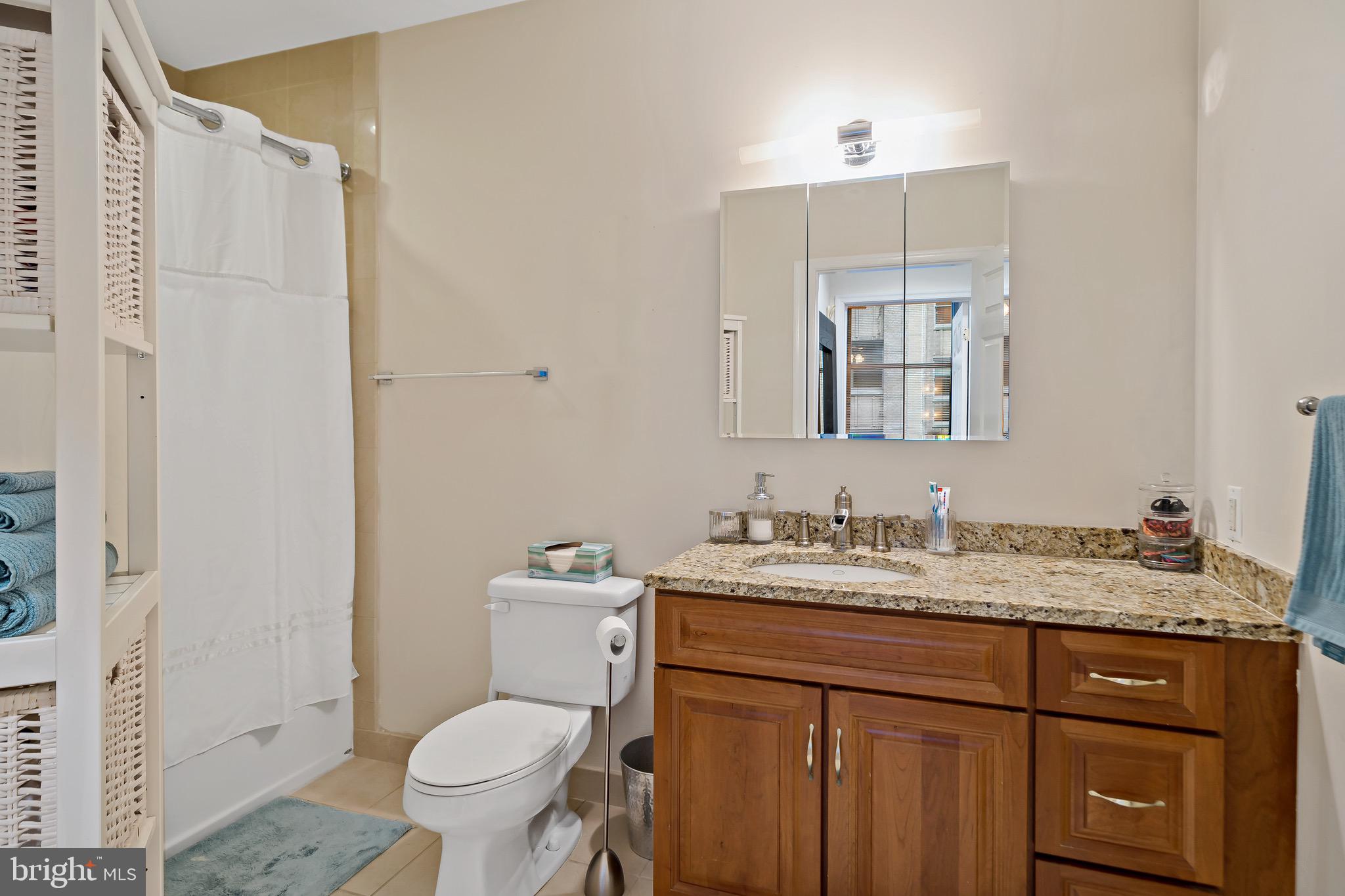 LOGAN SQUARE - Residential Lease