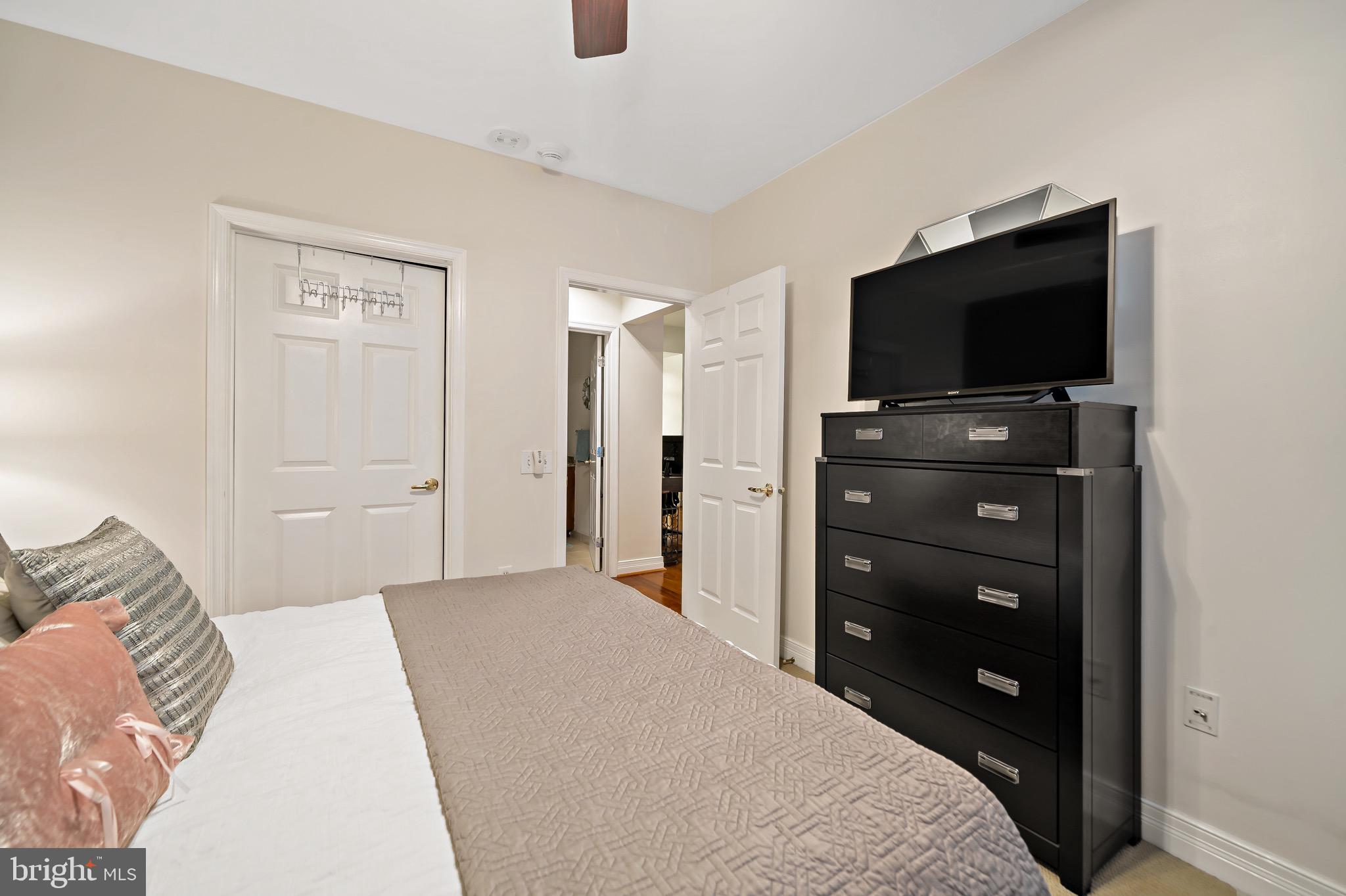 LOGAN SQUARE - Residential Lease