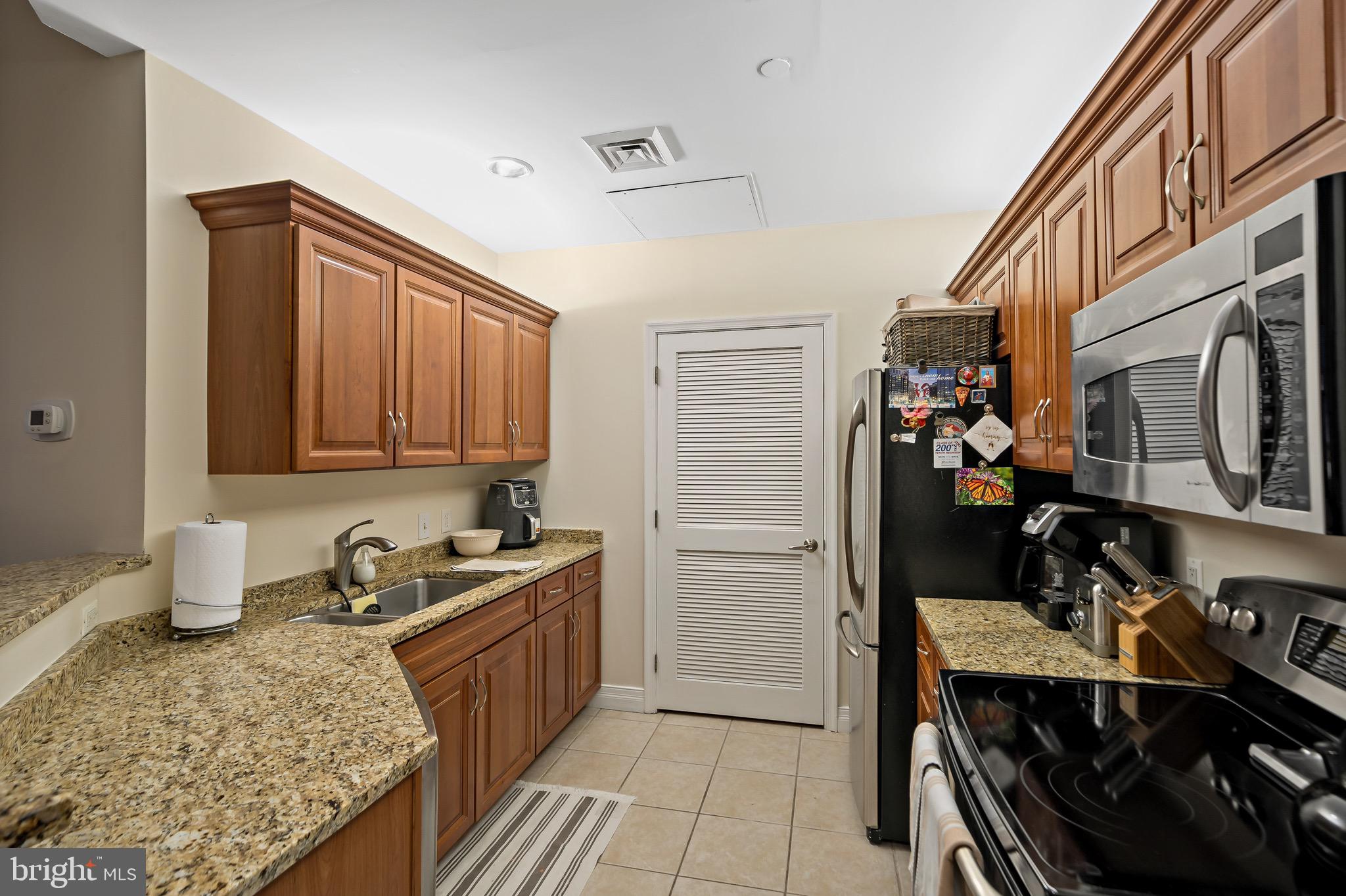 LOGAN SQUARE - Residential Lease