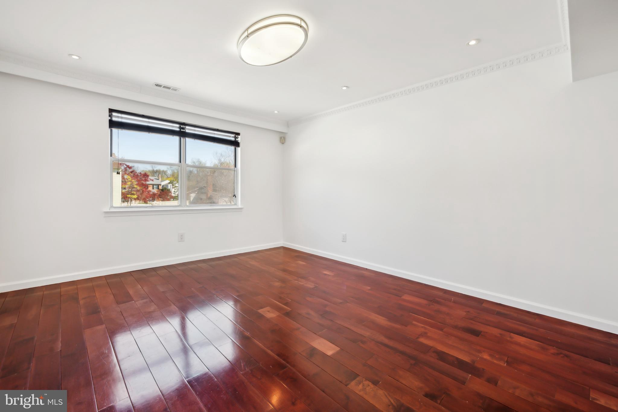 POINT OF WOODS - Residential