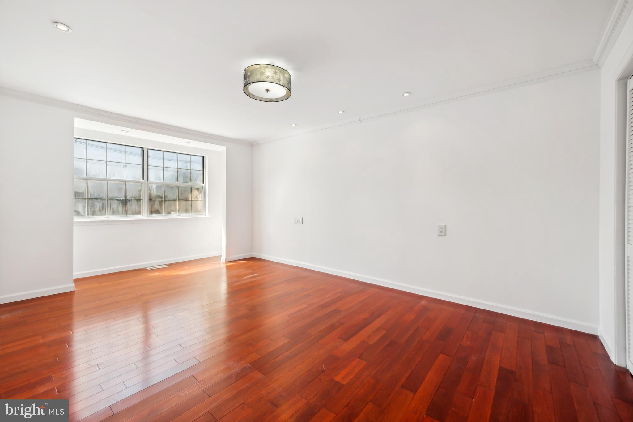 POINT OF WOODS - Residential