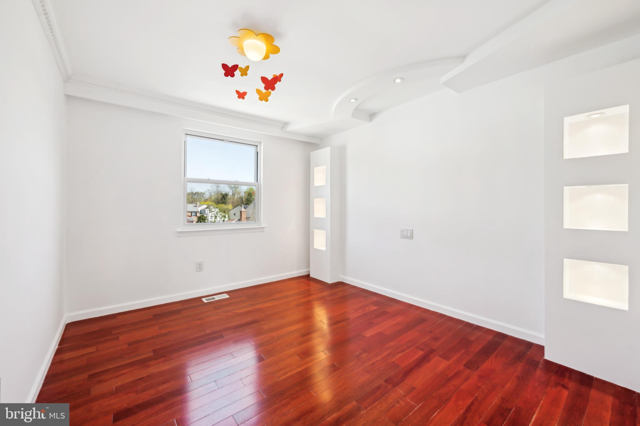 POINT OF WOODS - Residential