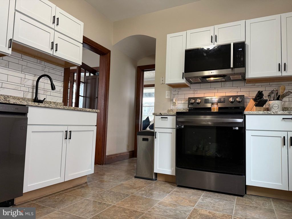 Photo of 425 E Maple Street, PALMYRA, PA 17078 (MLS # PALN2023754)