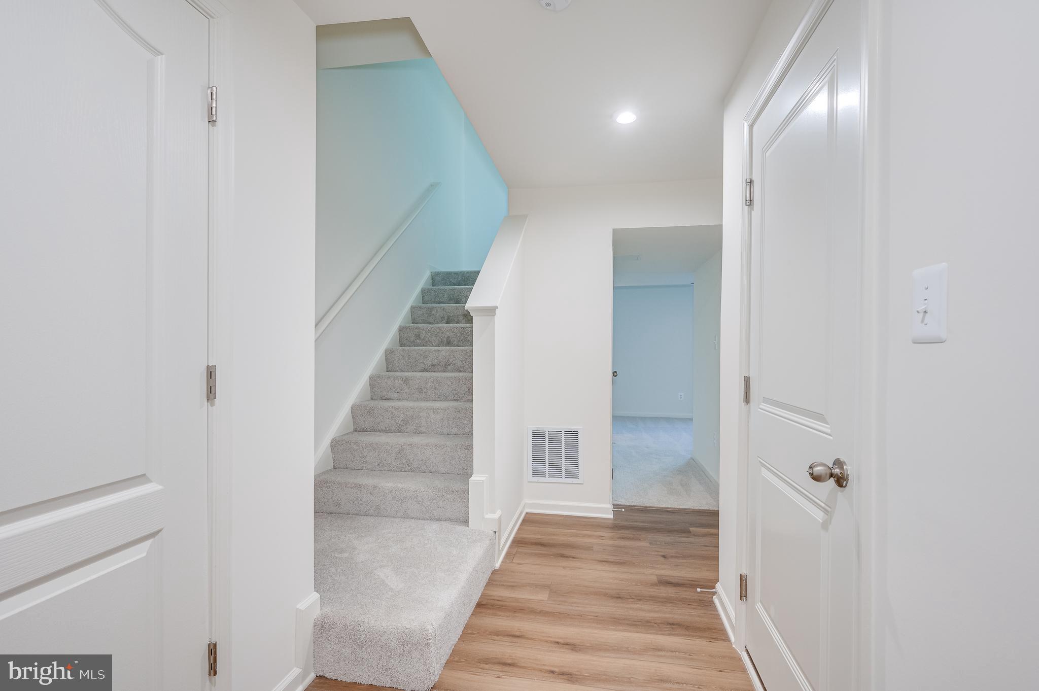 OVERLOOK AT RIVERSIDE TOWNHOMES - Residential Lease