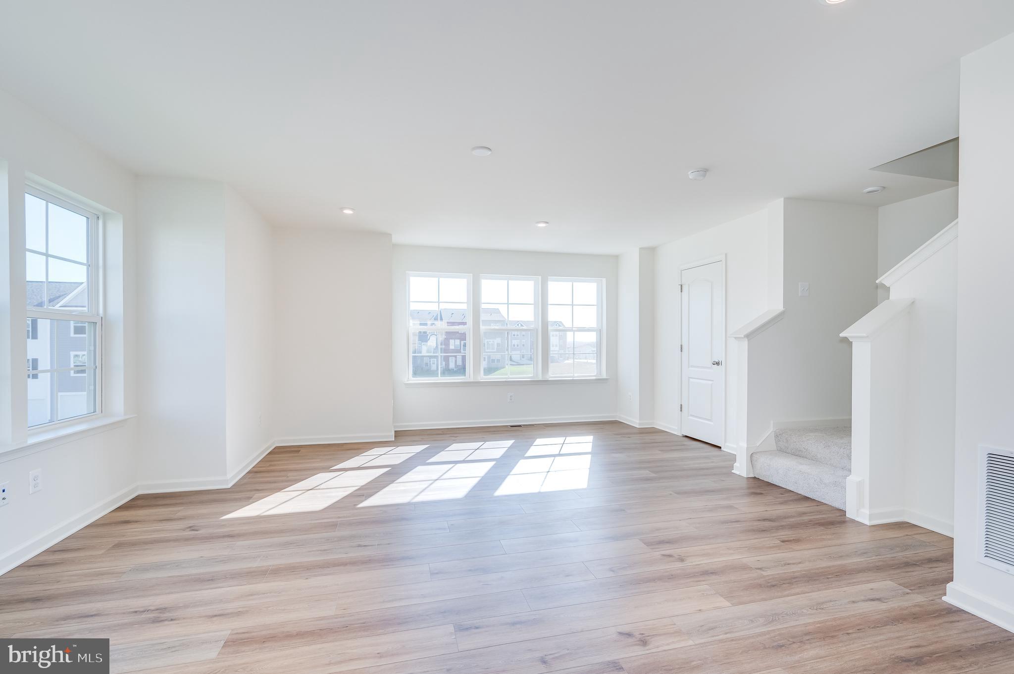 OVERLOOK AT RIVERSIDE TOWNHOMES - Residential Lease