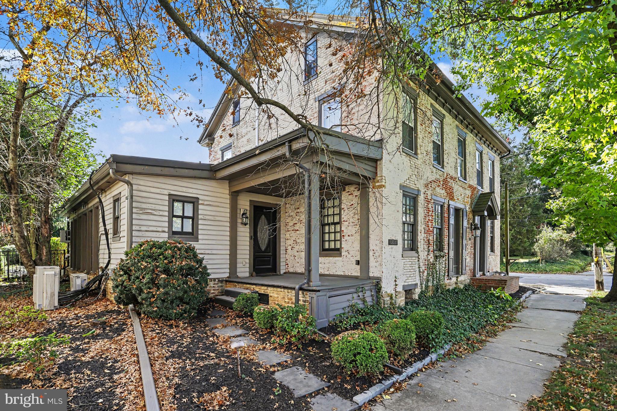 221 LINCOLN WAY W