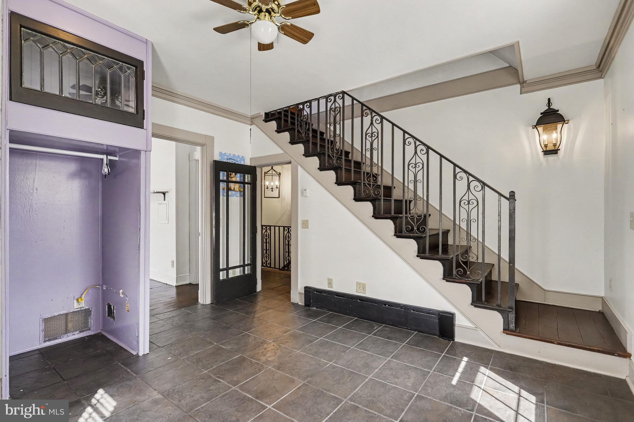 221 LINCOLN WAY W