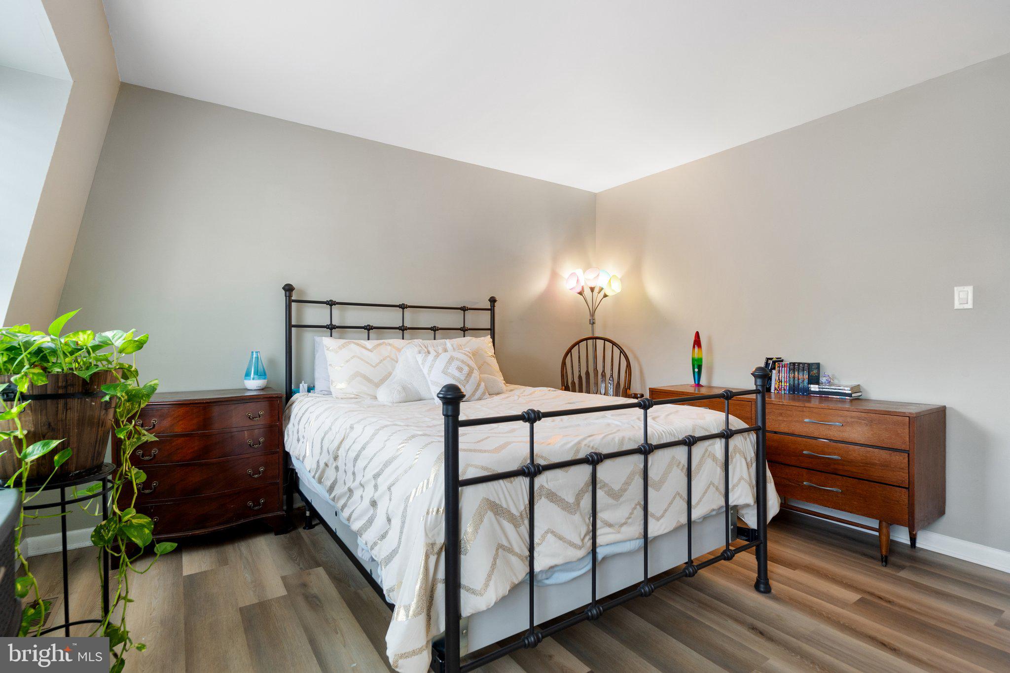 KINGSBRIDGE COURT - Residential