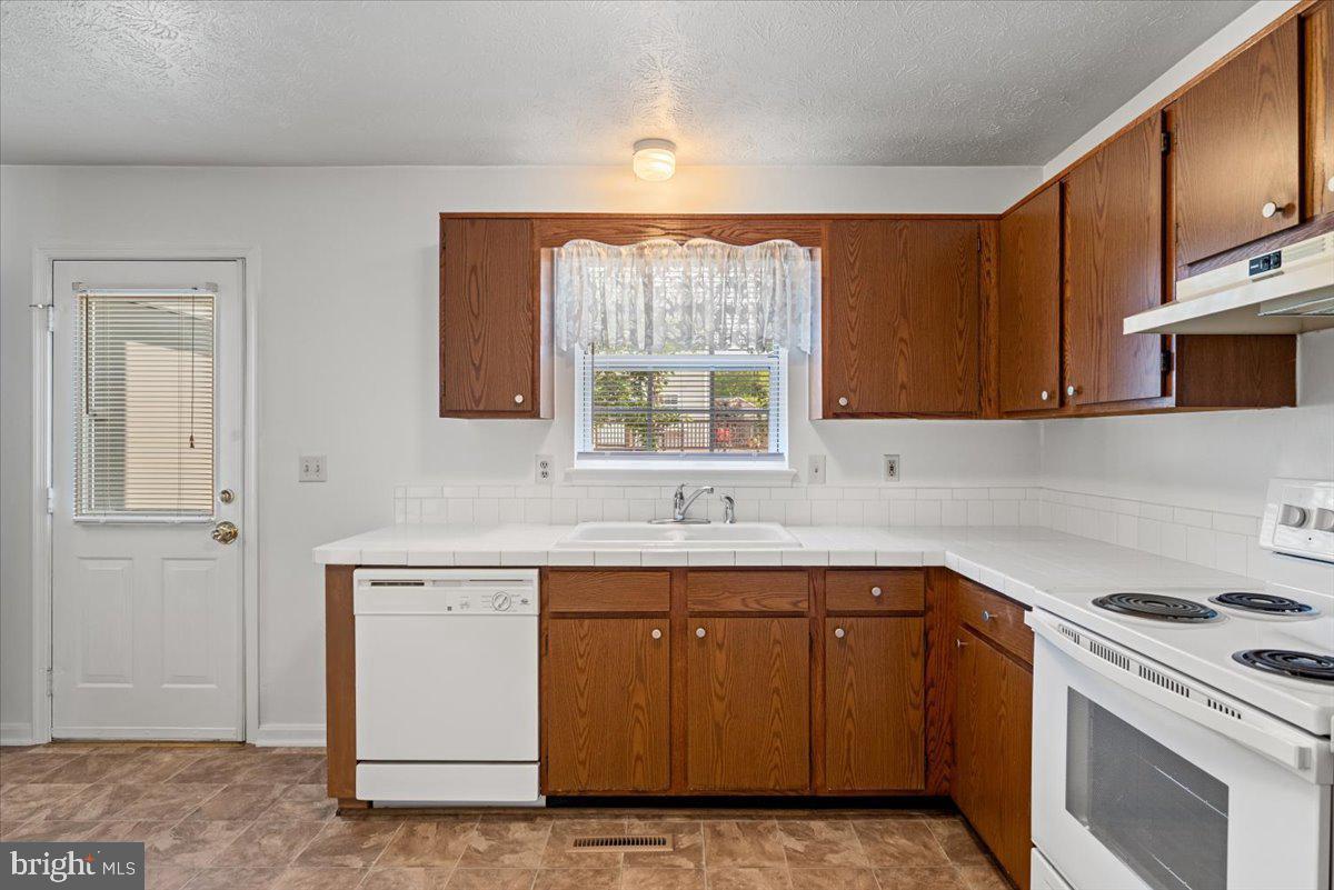 BROOKLAND HEIGHTS - Residential Lease