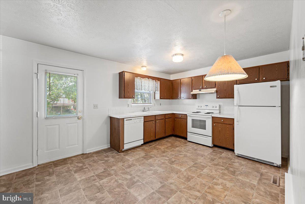 BROOKLAND HEIGHTS - Residential Lease