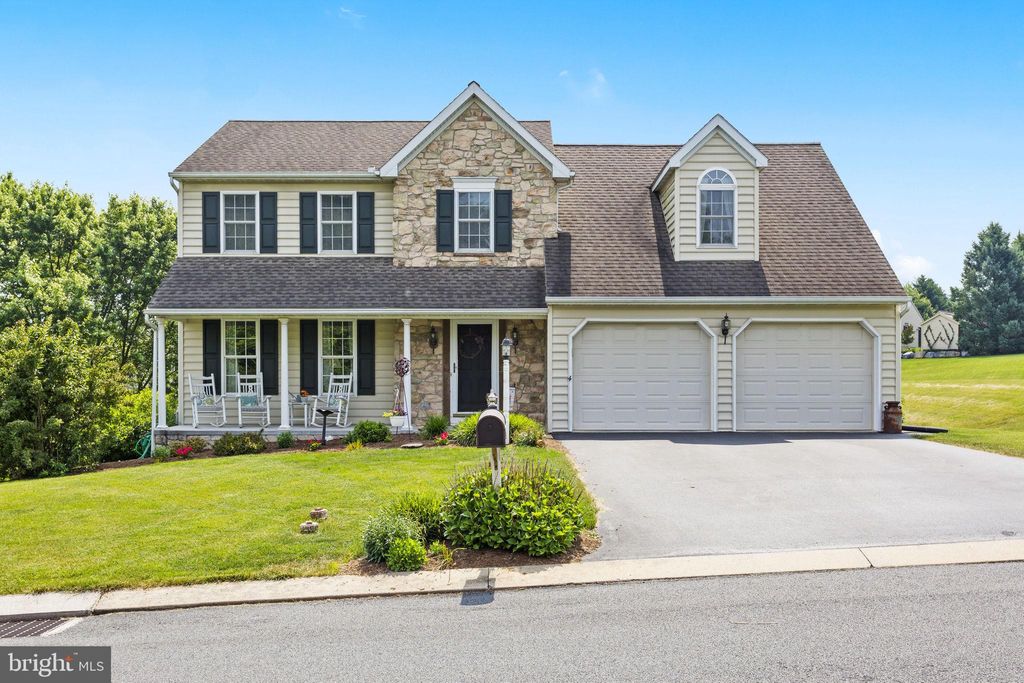 Photo of 4 Laurel Ridge Lane, Lititz, PA 17543 (MLS # PALA2052058)