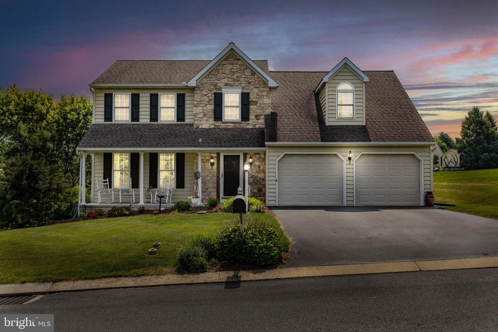 Photo of 4 Laurel Ridge Lane, Lititz, PA 17543 (MLS # PALA2052058)