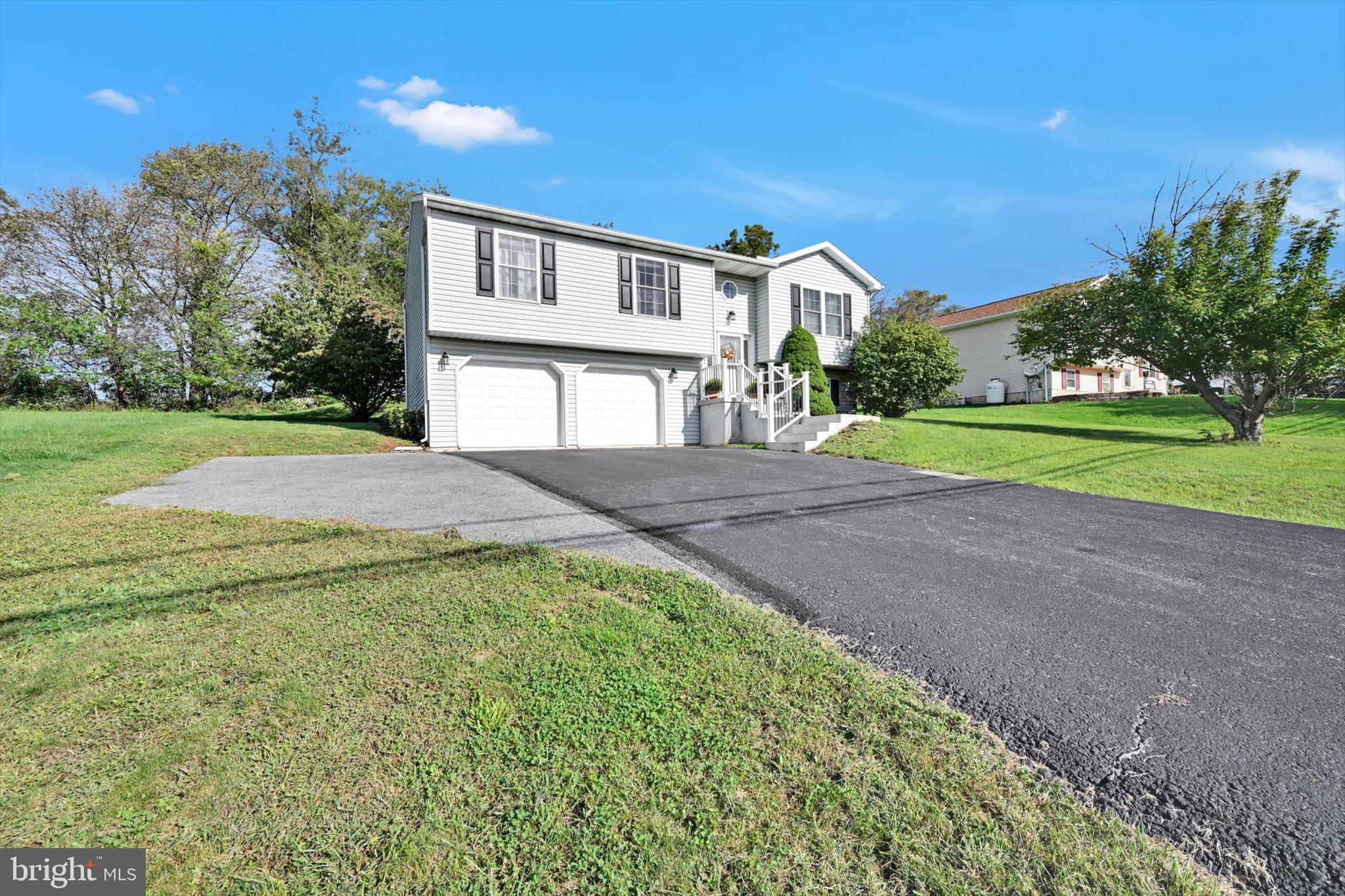 1718 RUNNING DEER DRIVE