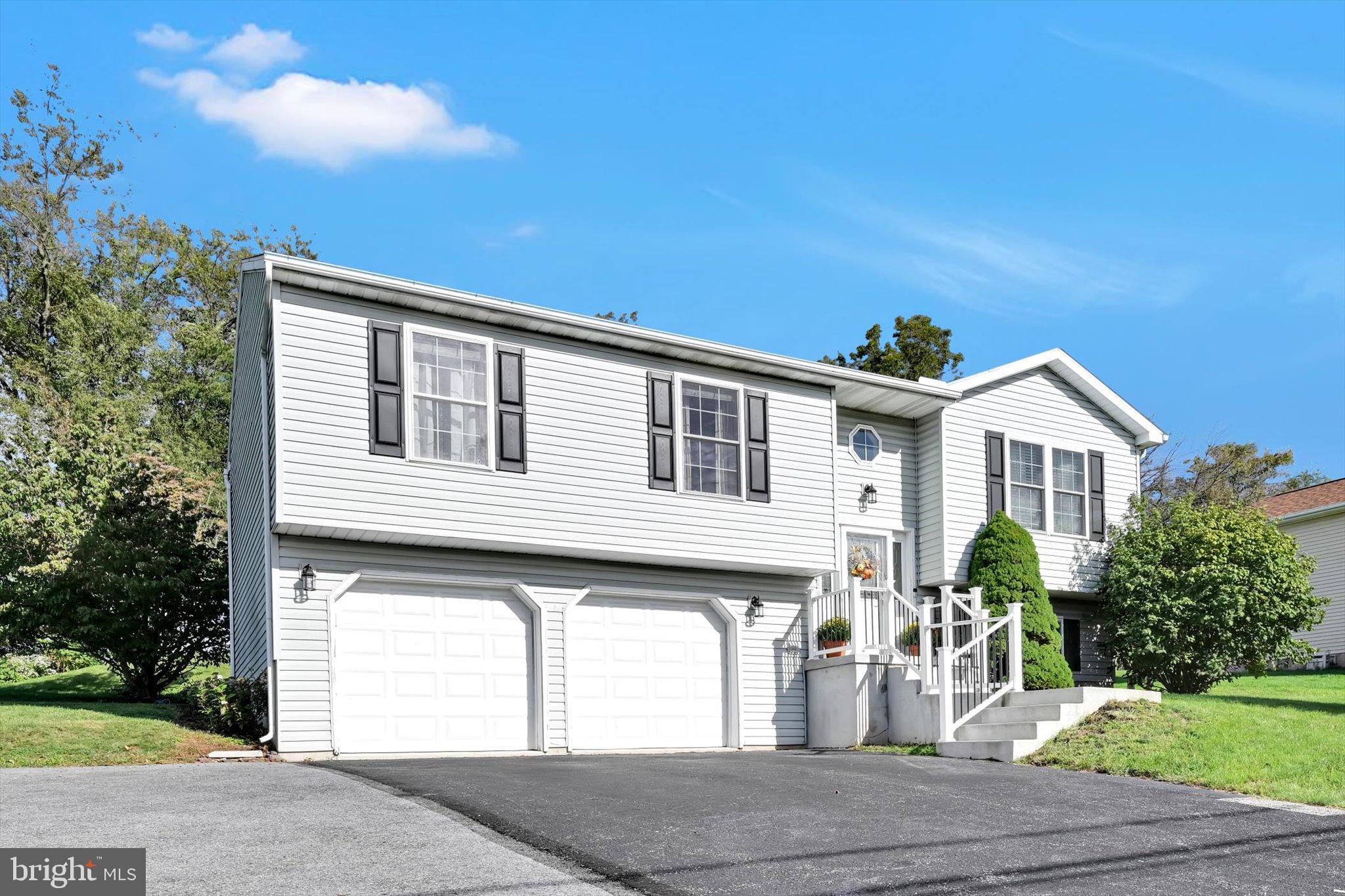1718 RUNNING DEER DRIVE