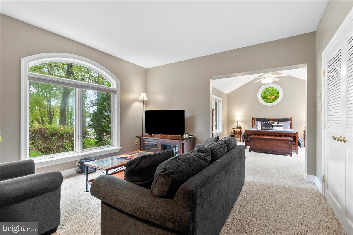 WHITE FLINT SPRINGS - Residential