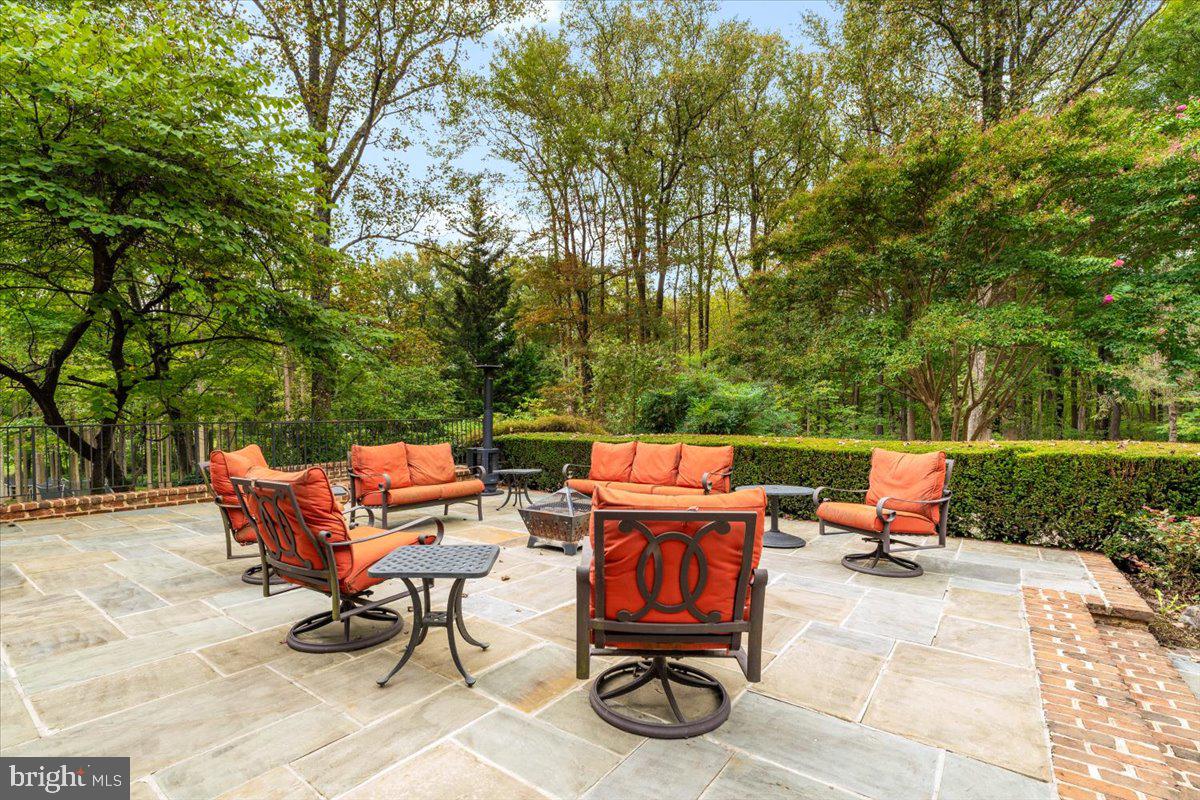 WHITE FLINT SPRINGS - Residential