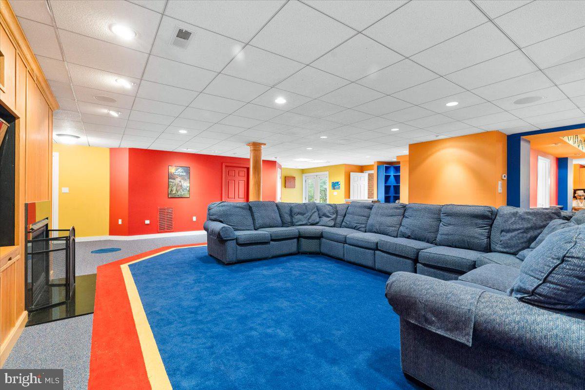 WHITE FLINT SPRINGS - Residential