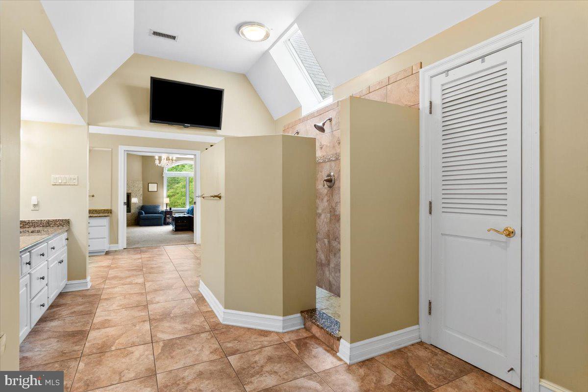 WHITE FLINT SPRINGS - Residential