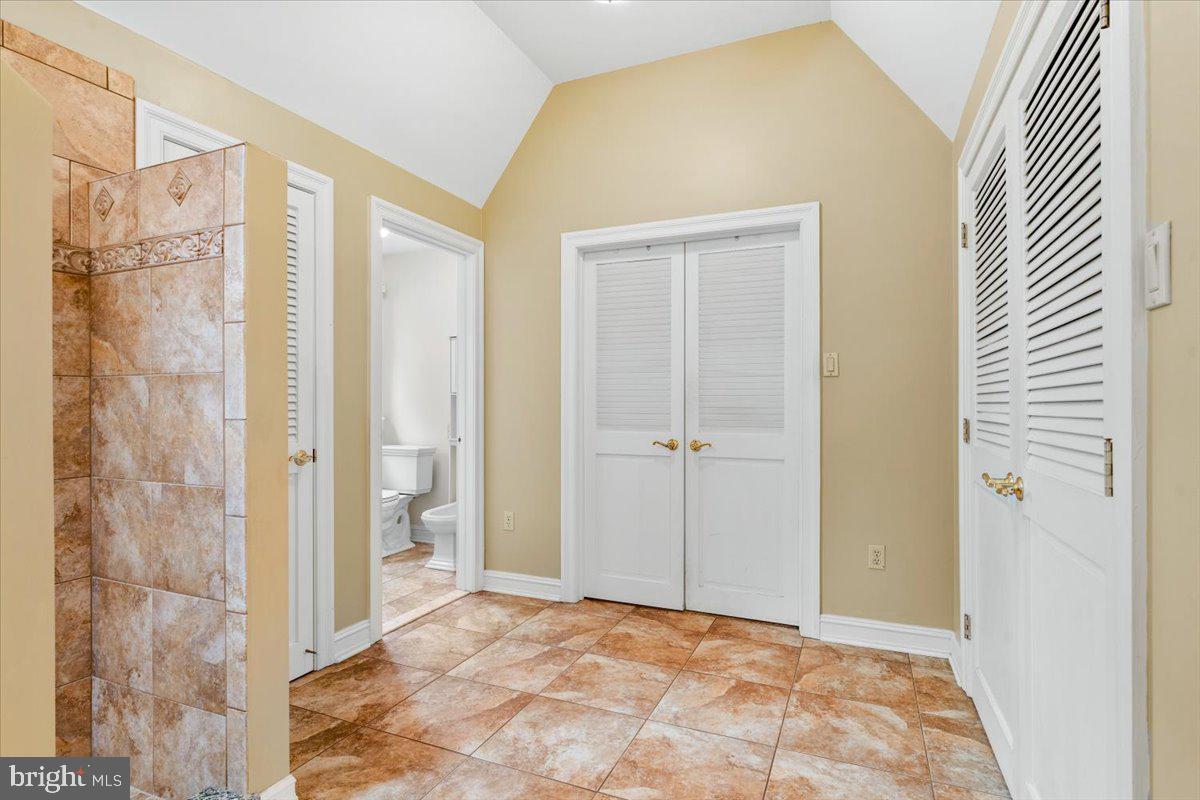 WHITE FLINT SPRINGS - Residential