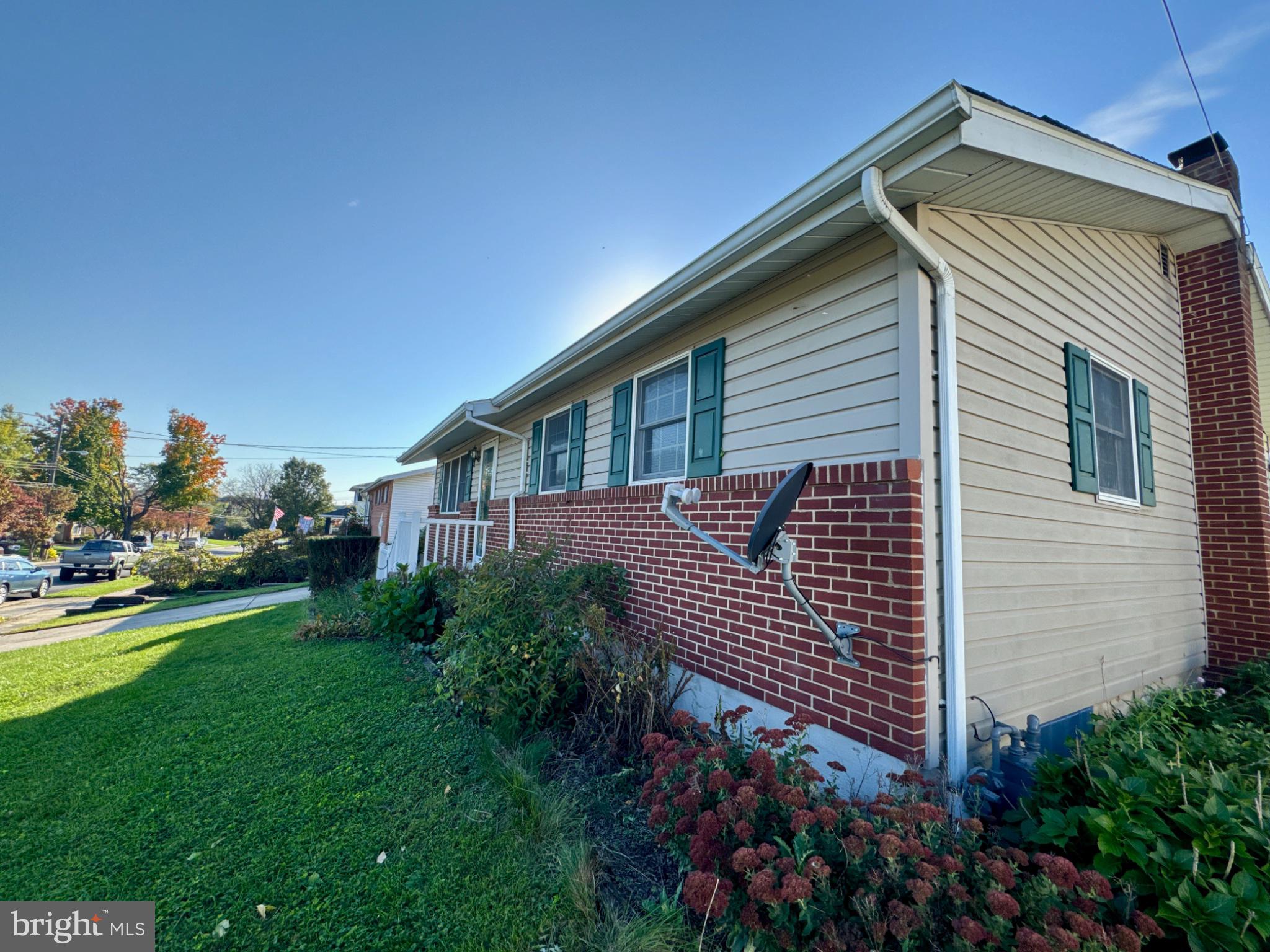 105 PINE HOLLOW ROAD