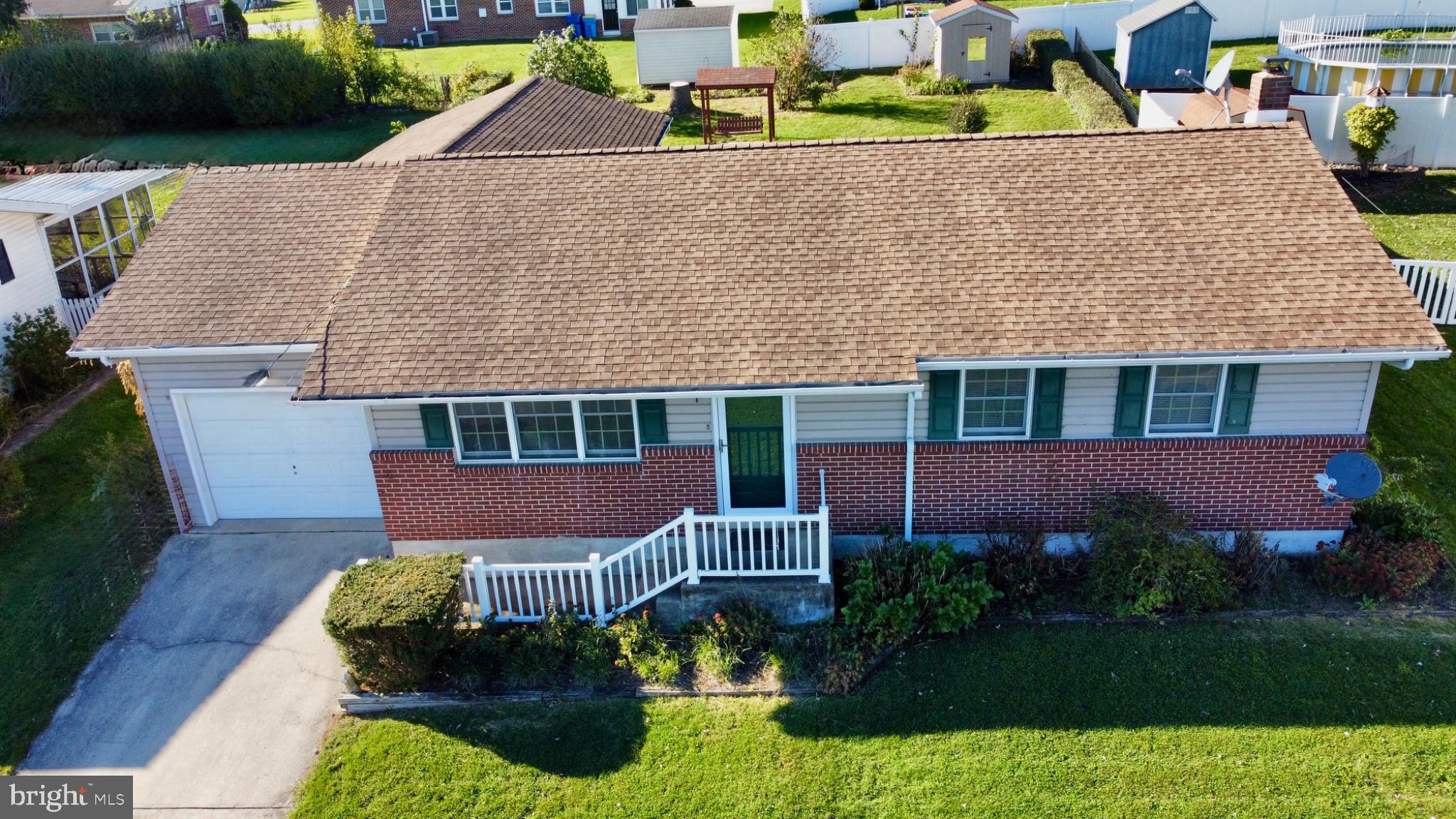 105 PINE HOLLOW ROAD