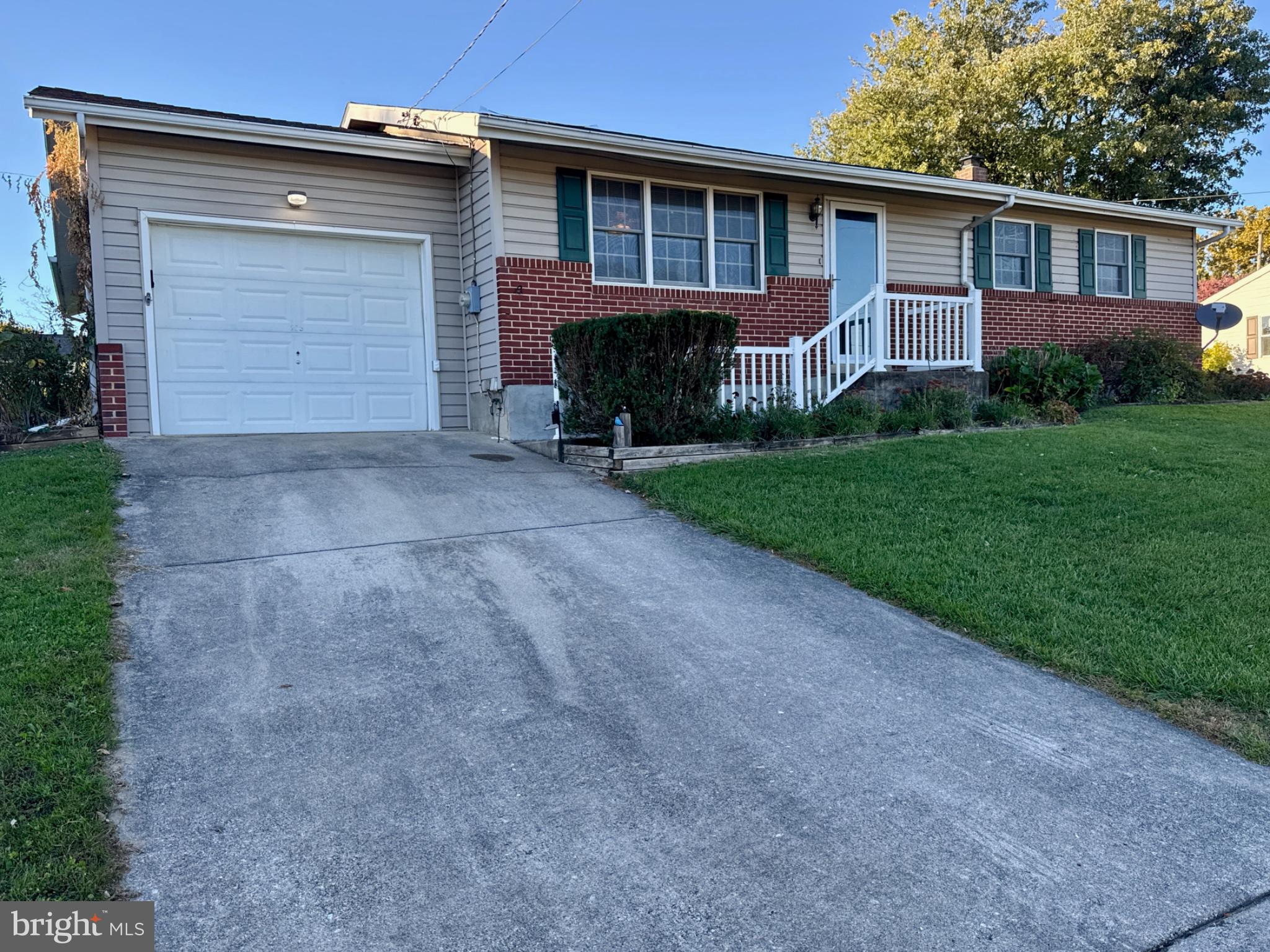 105 PINE HOLLOW ROAD