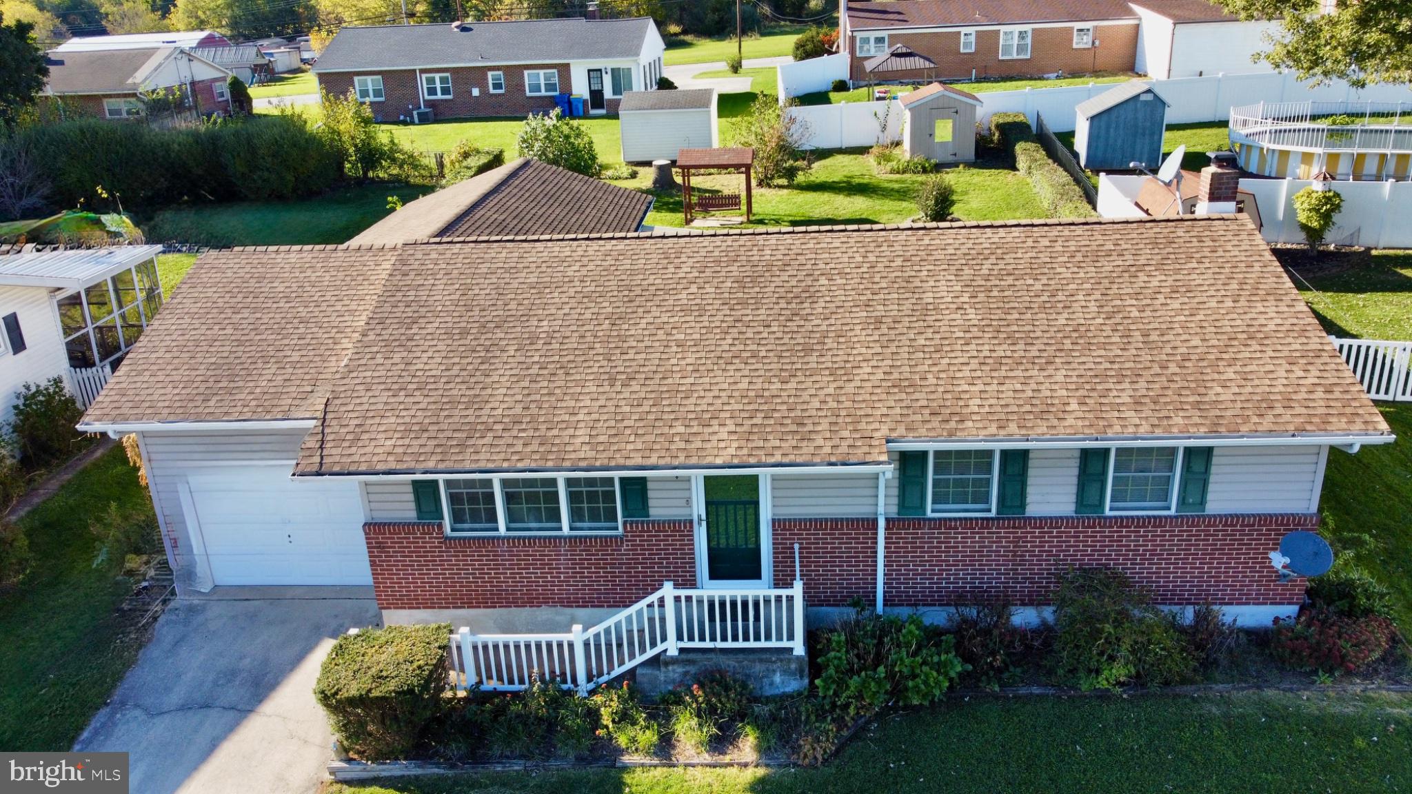 105 PINE HOLLOW ROAD