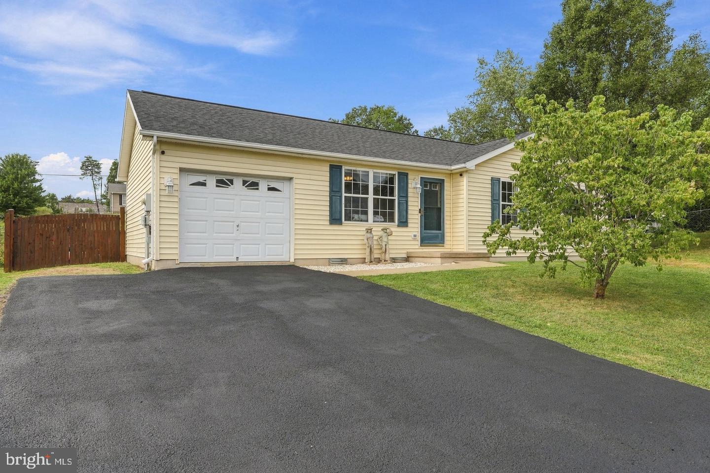 27 SWAYING PINE COURT