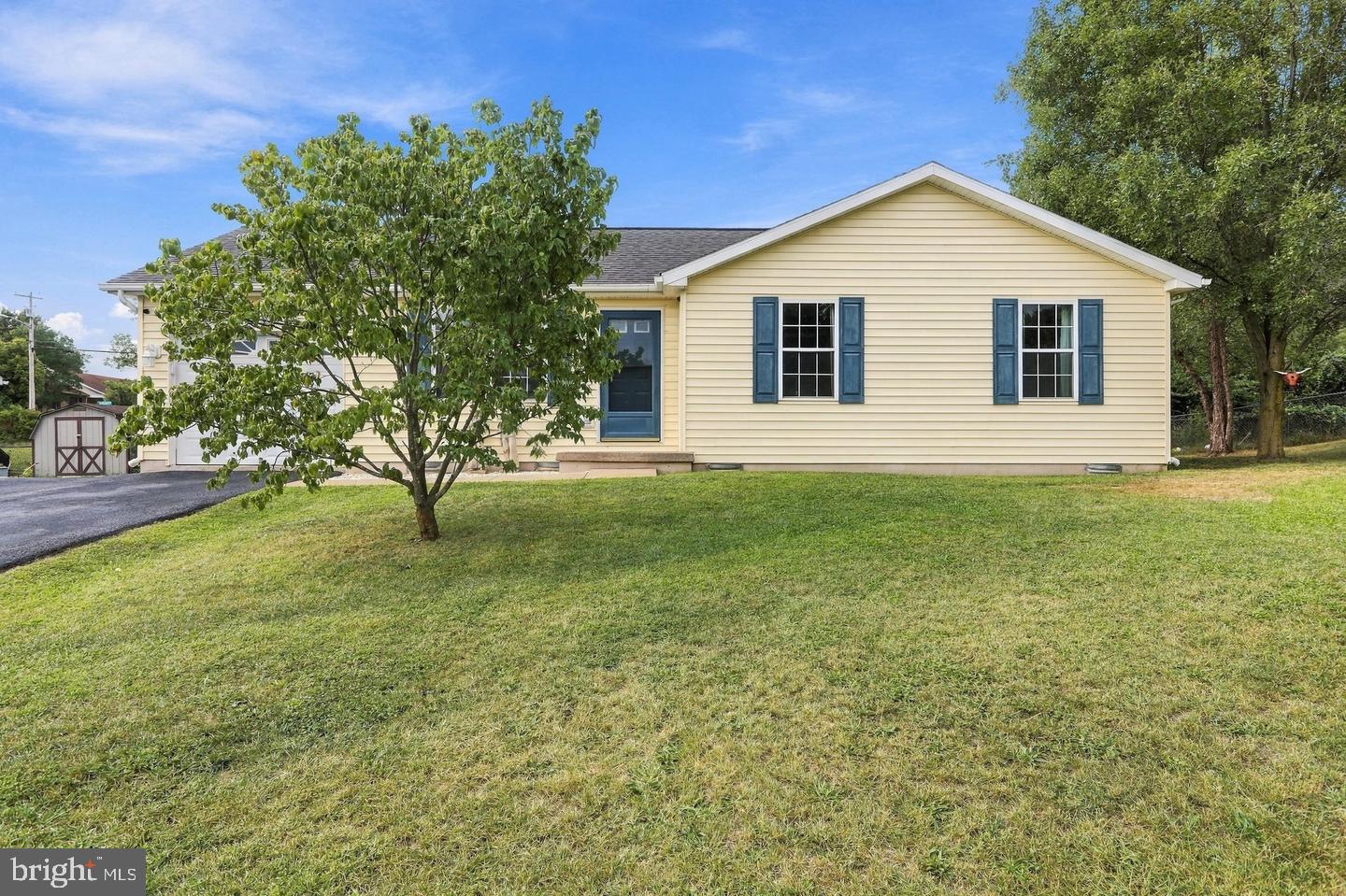 27 SWAYING PINE COURT