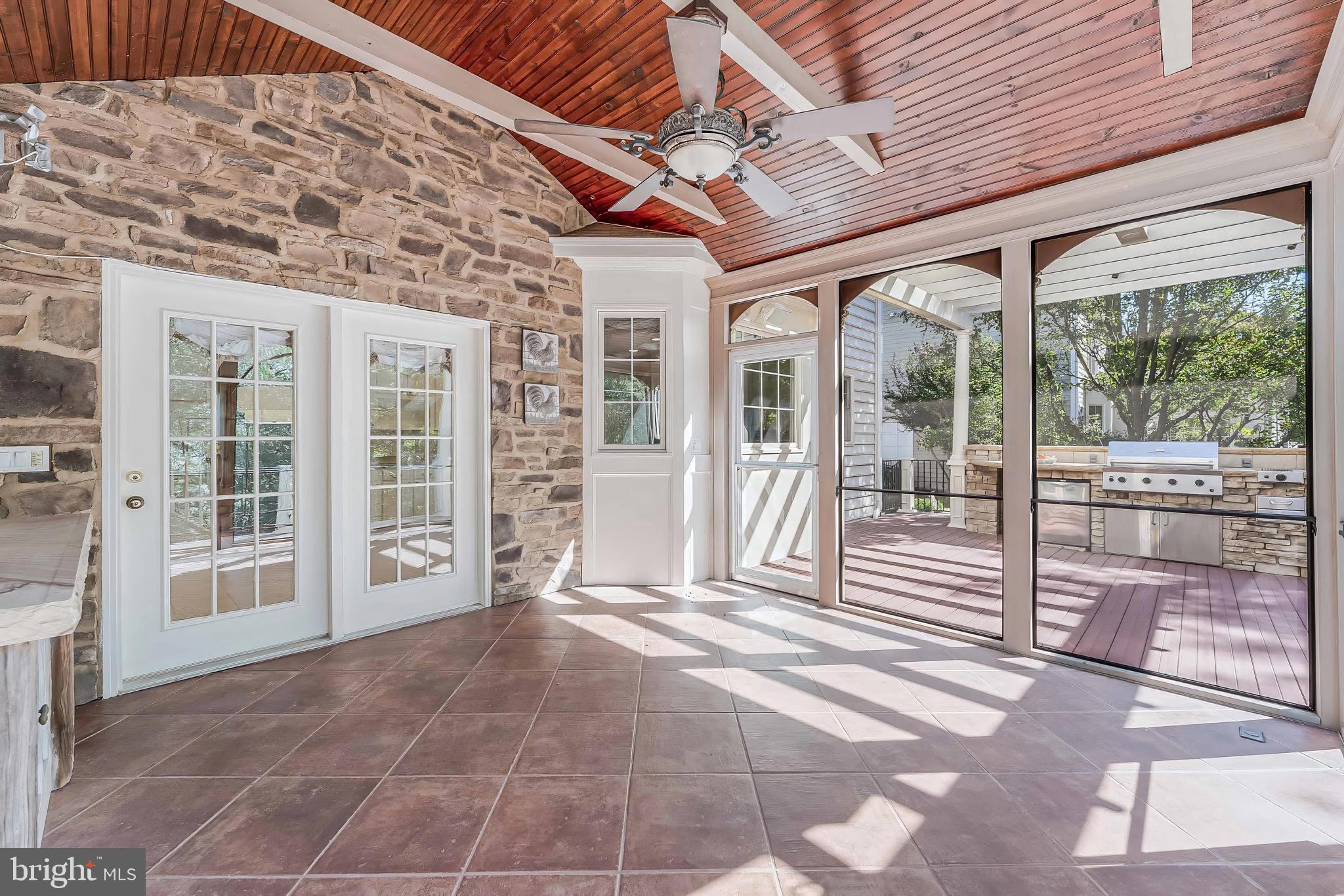 RIVER CREEK - Residential