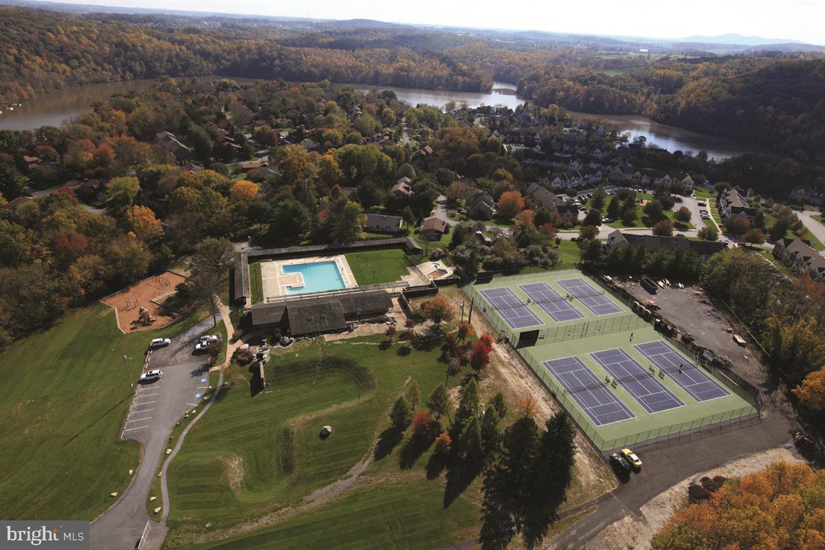 LAKE LINGANORE TOWN CENTER - Residential