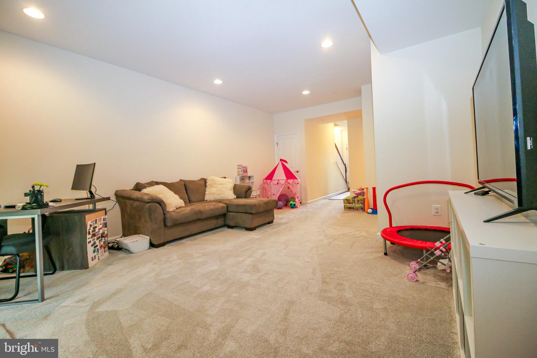 CREEKSIDE VILLAGE - Residential Lease