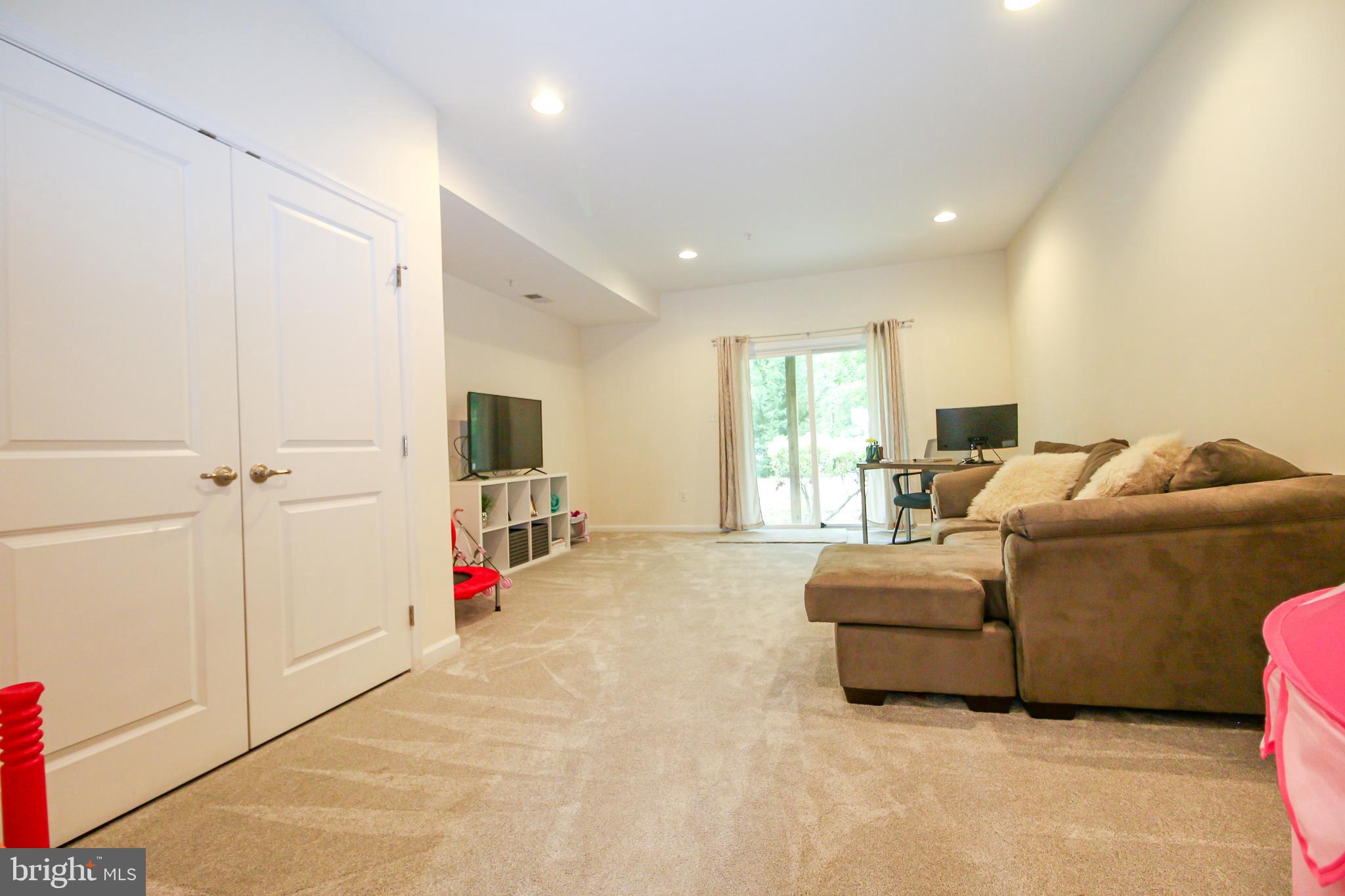 CREEKSIDE VILLAGE - Residential Lease