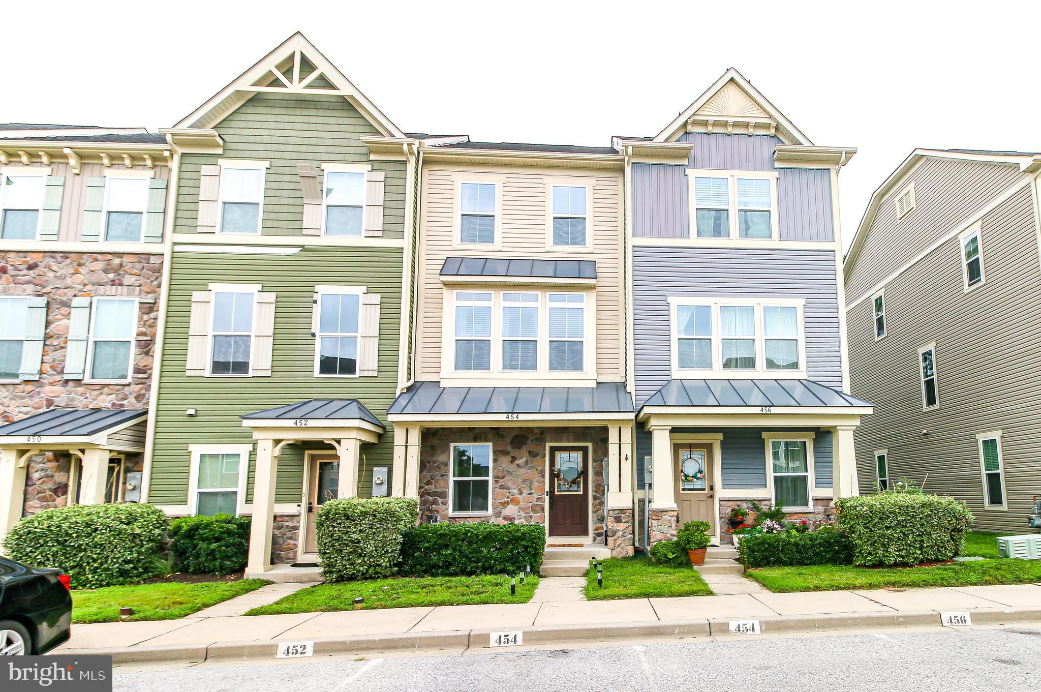 Available For Rent – Stunning Townhome in Creekside Village!
Welcome to this beautifully maintained interior townhome located in the sought-after Creekside Village community! This spacious and stylish home offers an open-concept main level featuring a large living room, gourmet kitchen with stainless steel appliances, granite countertops, center island, and a bright dining area. Step out onto the rear deck—perfect for relaxing or entertaining guests. Upstairs, you’ll find two oversized bedrooms, each with their own full bathroom, providing comfort and privacy. The lower level offers even more space with a versatile family room, home office area, and walk-out access to the rear patio. Enjoy resort-style living with access to incredible community amenities, including a swimming pool, fitness center, walking trails, playground, dog park, and pavilion. Conveniently located near shopping, dining, and major commuter routes. Don’t miss the chance to call this home—schedule your showing as soon as it hits the market!