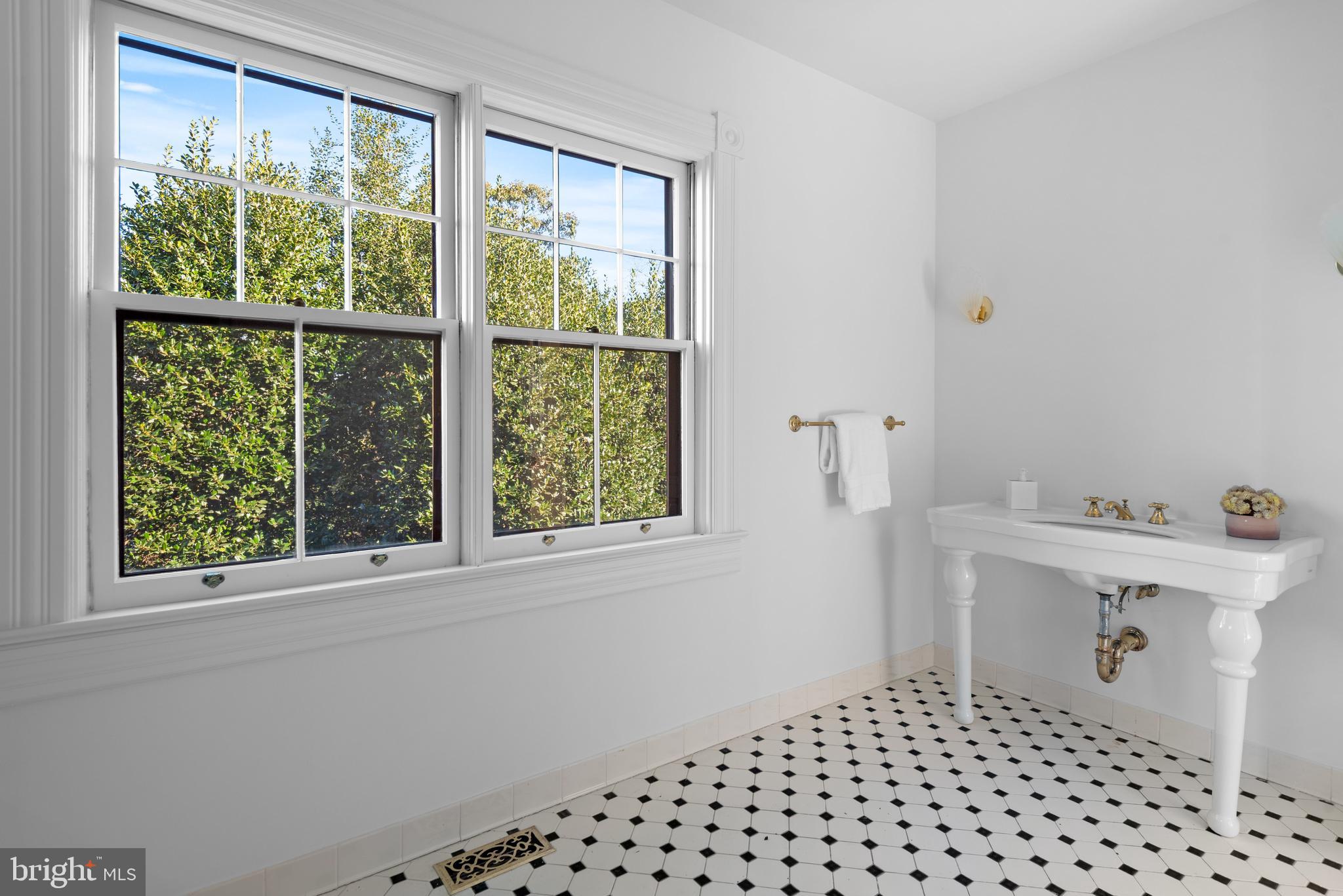 CHEVY CHASE VILLAGE - Residential