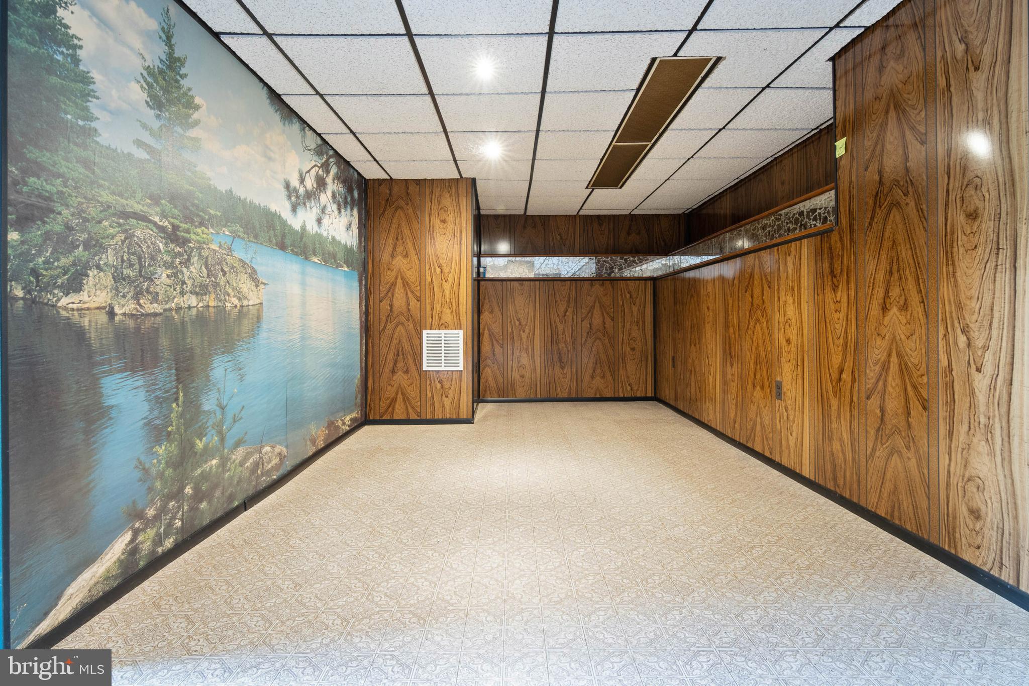 LAKE SHORE - Residential