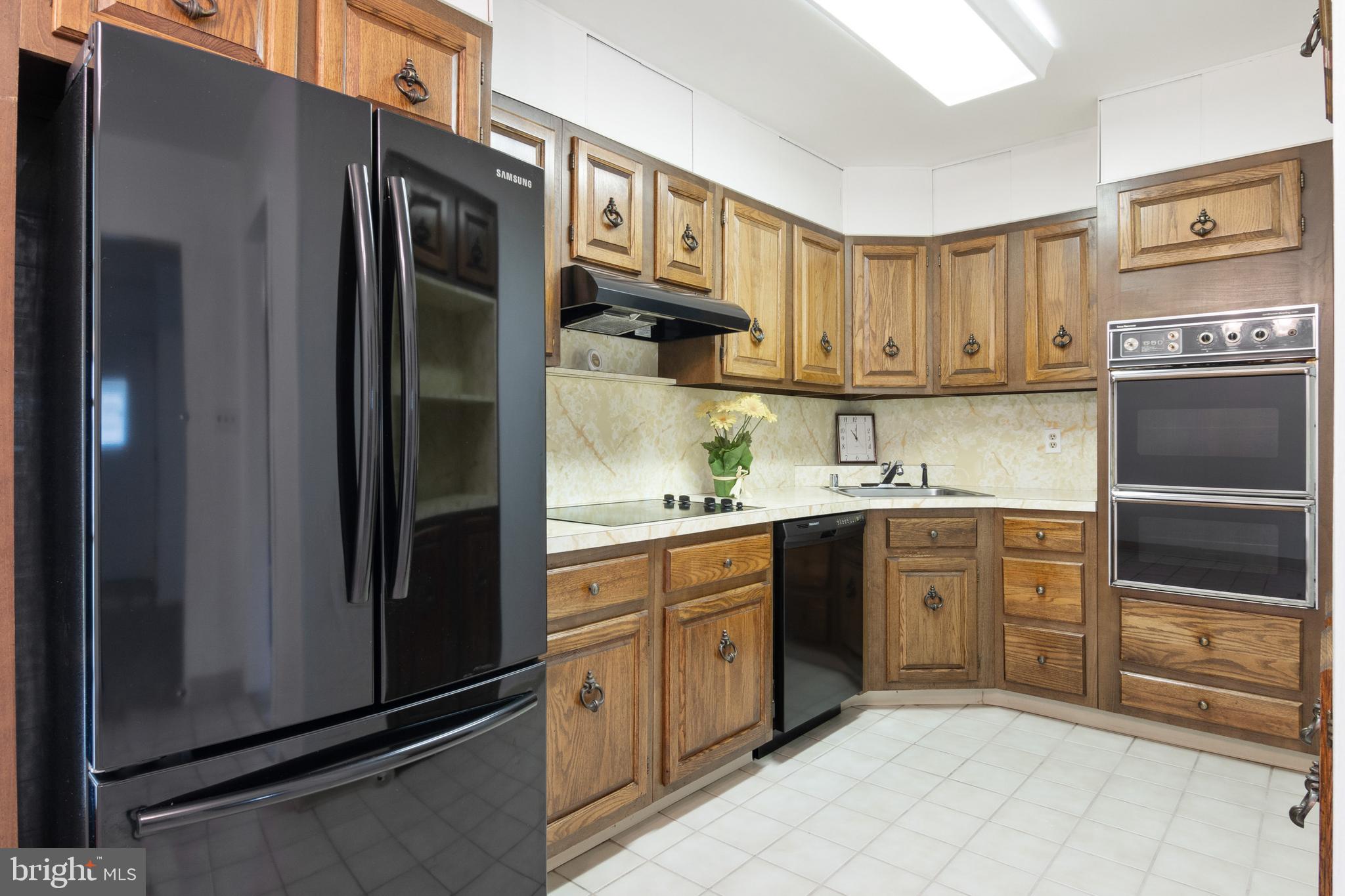 LAKE SHORE - Residential