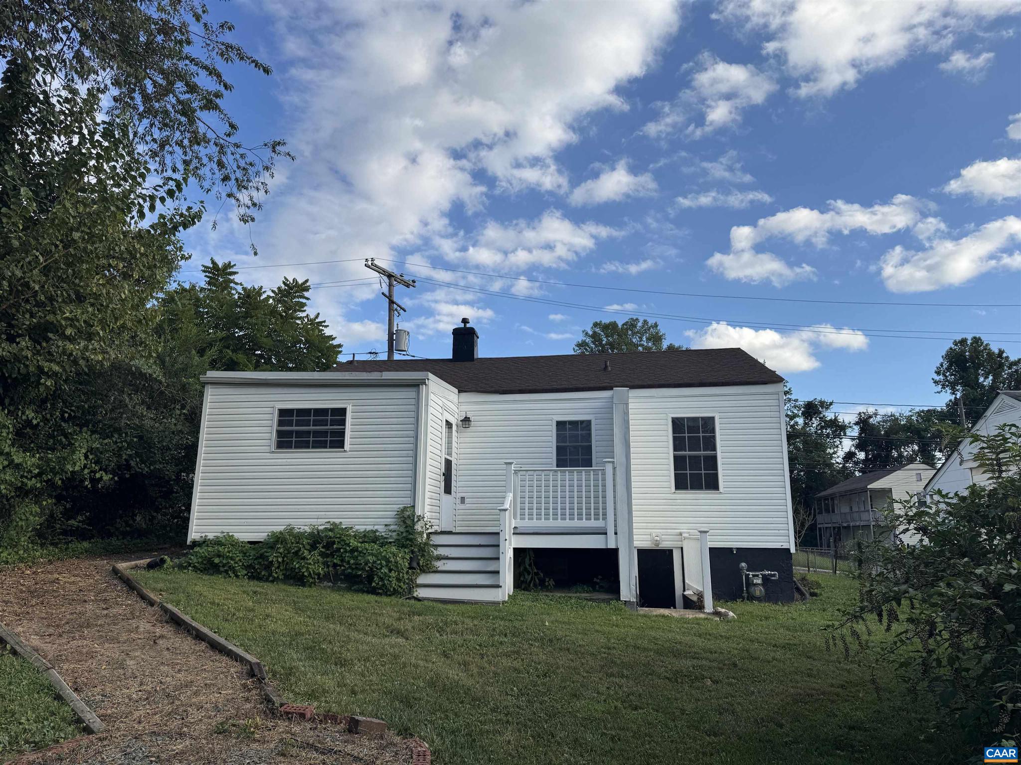 1015 CHERRY AVE